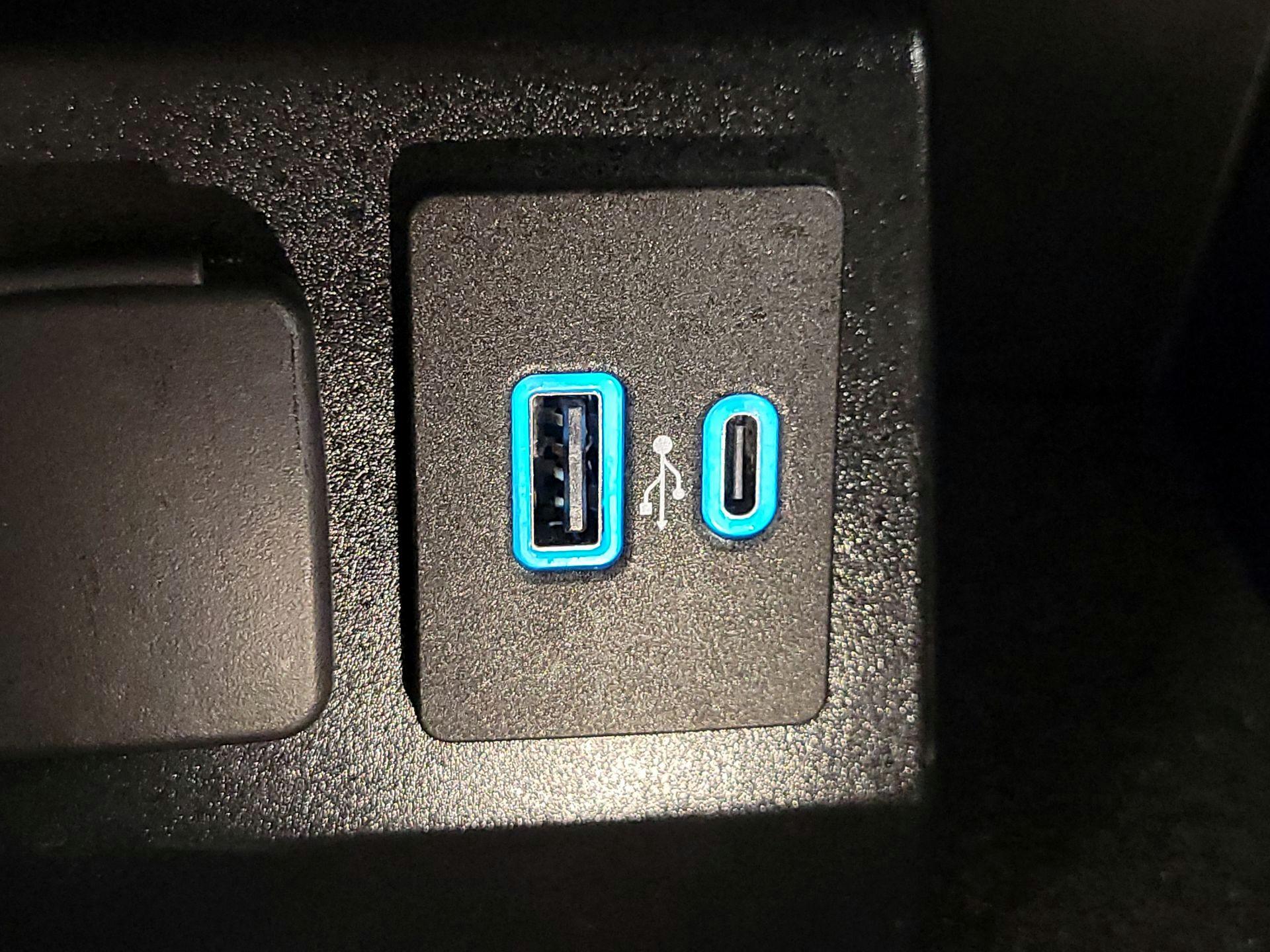 Thumbnail: 2022 Ford Explorer - 19