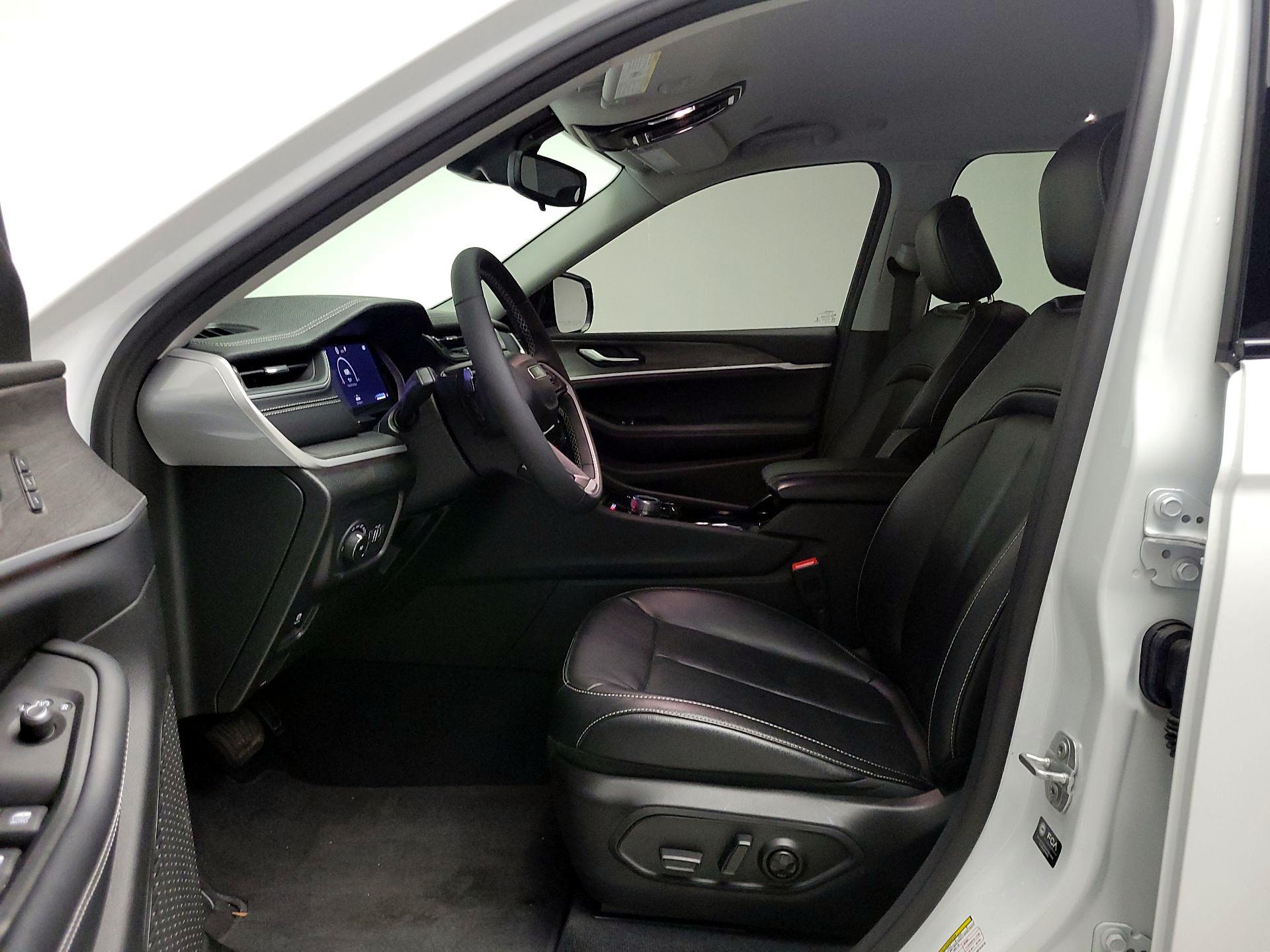 Thumbnail: 2023 Jeep Grand Cherokee - 11