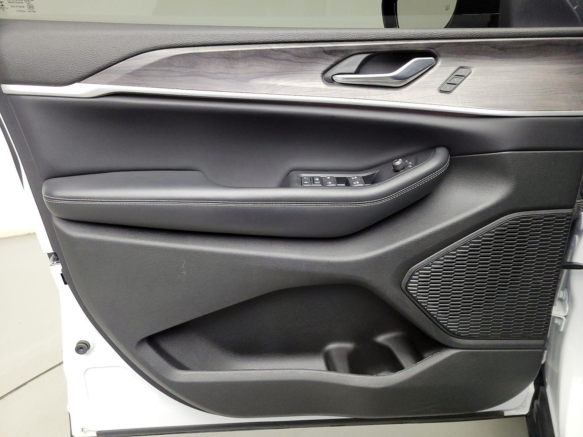 Thumbnail: 2023 Jeep Grand Cherokee - 12