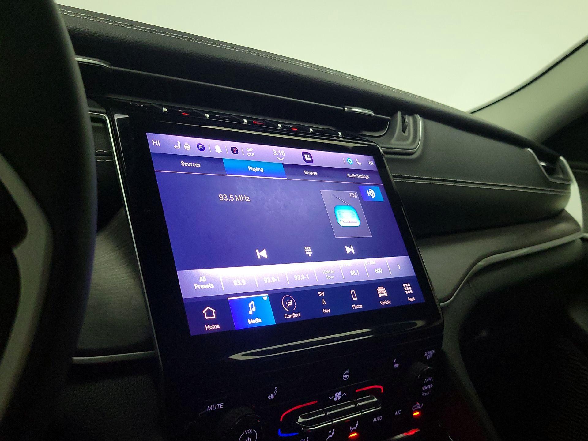 Thumbnail: 2023 Jeep Grand Cherokee - 16