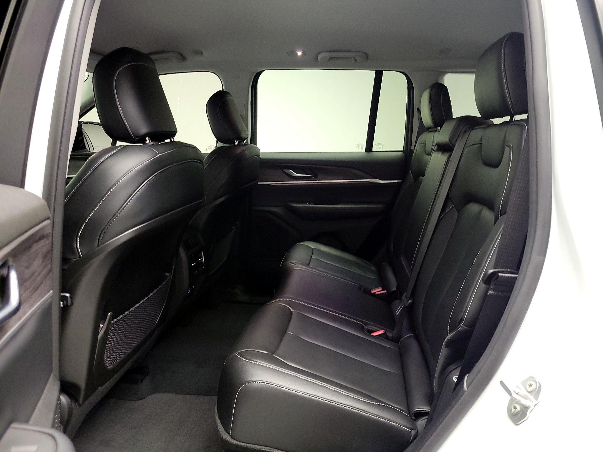 Thumbnail: 2023 Jeep Grand Cherokee - 20