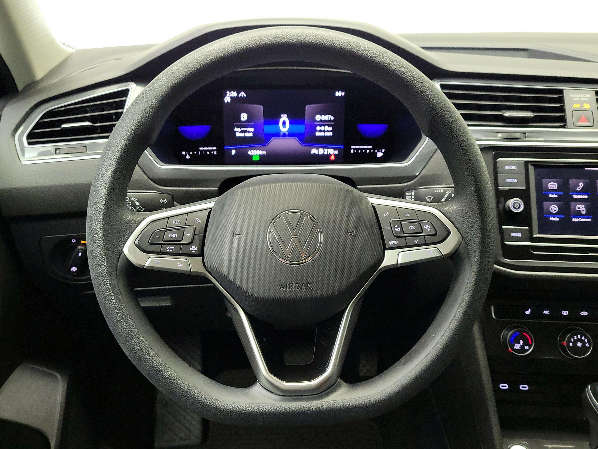 Thumbnail: 2022 Volkswagen Tiguan - 10