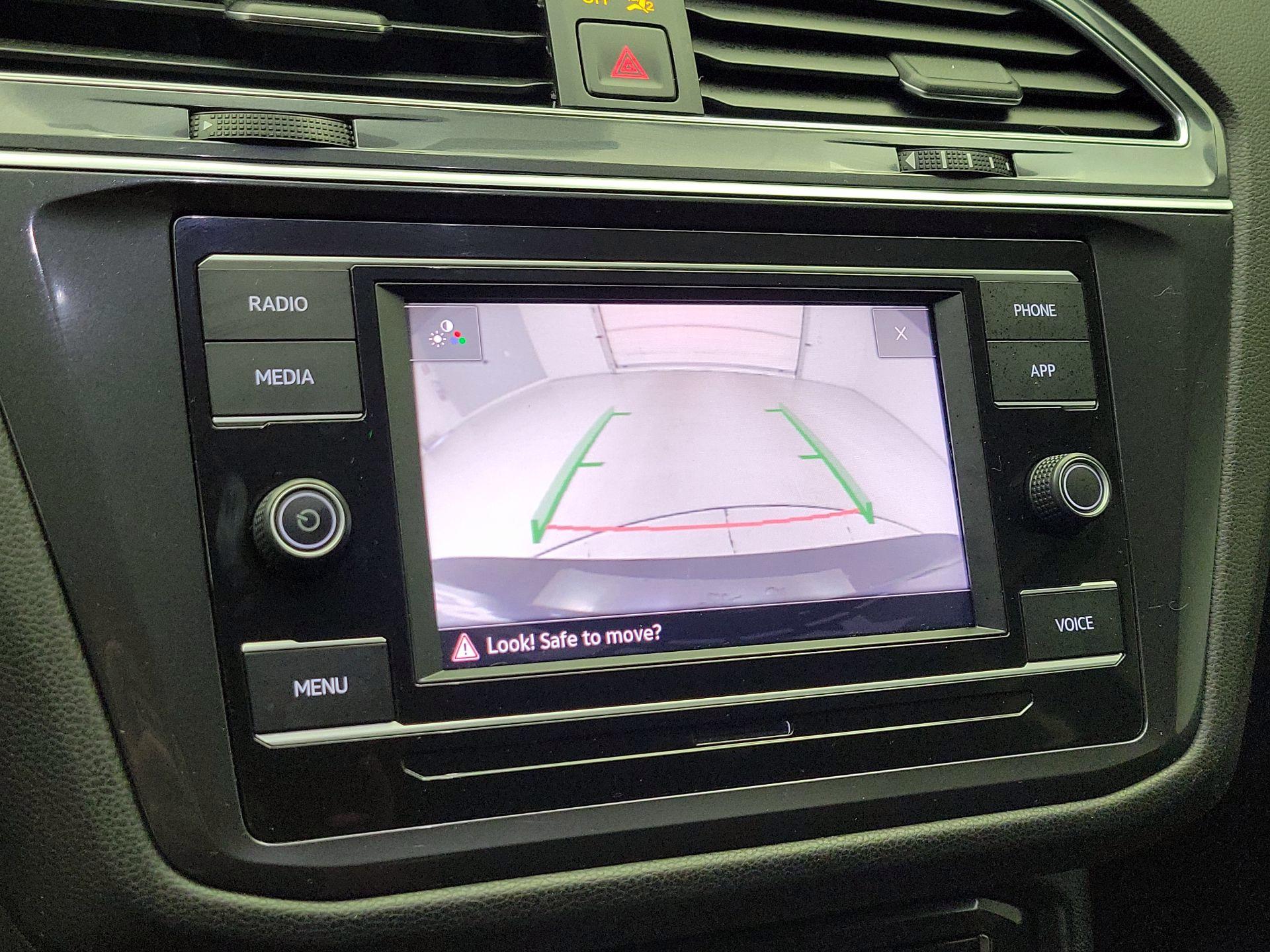 Thumbnail: 2022 Volkswagen Tiguan - 14