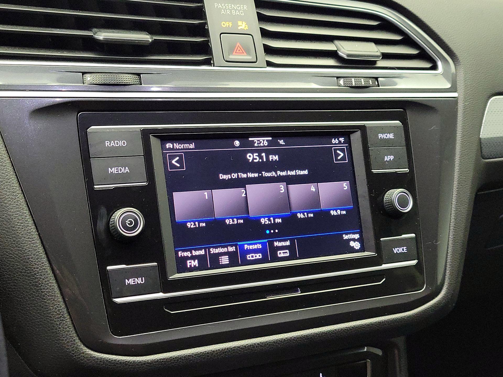 Thumbnail: 2022 Volkswagen Tiguan - 15