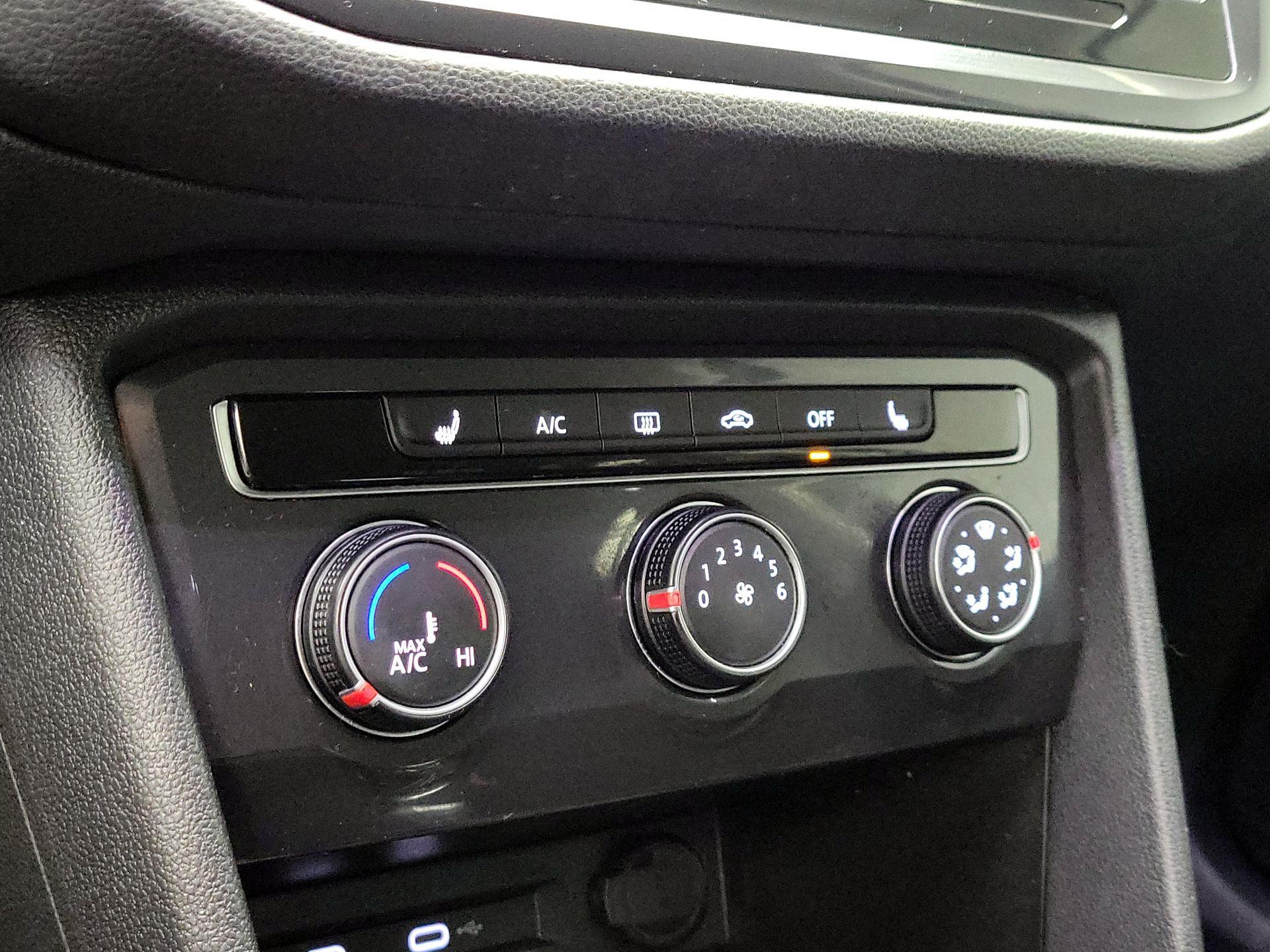 Thumbnail: 2022 Volkswagen Tiguan - 16