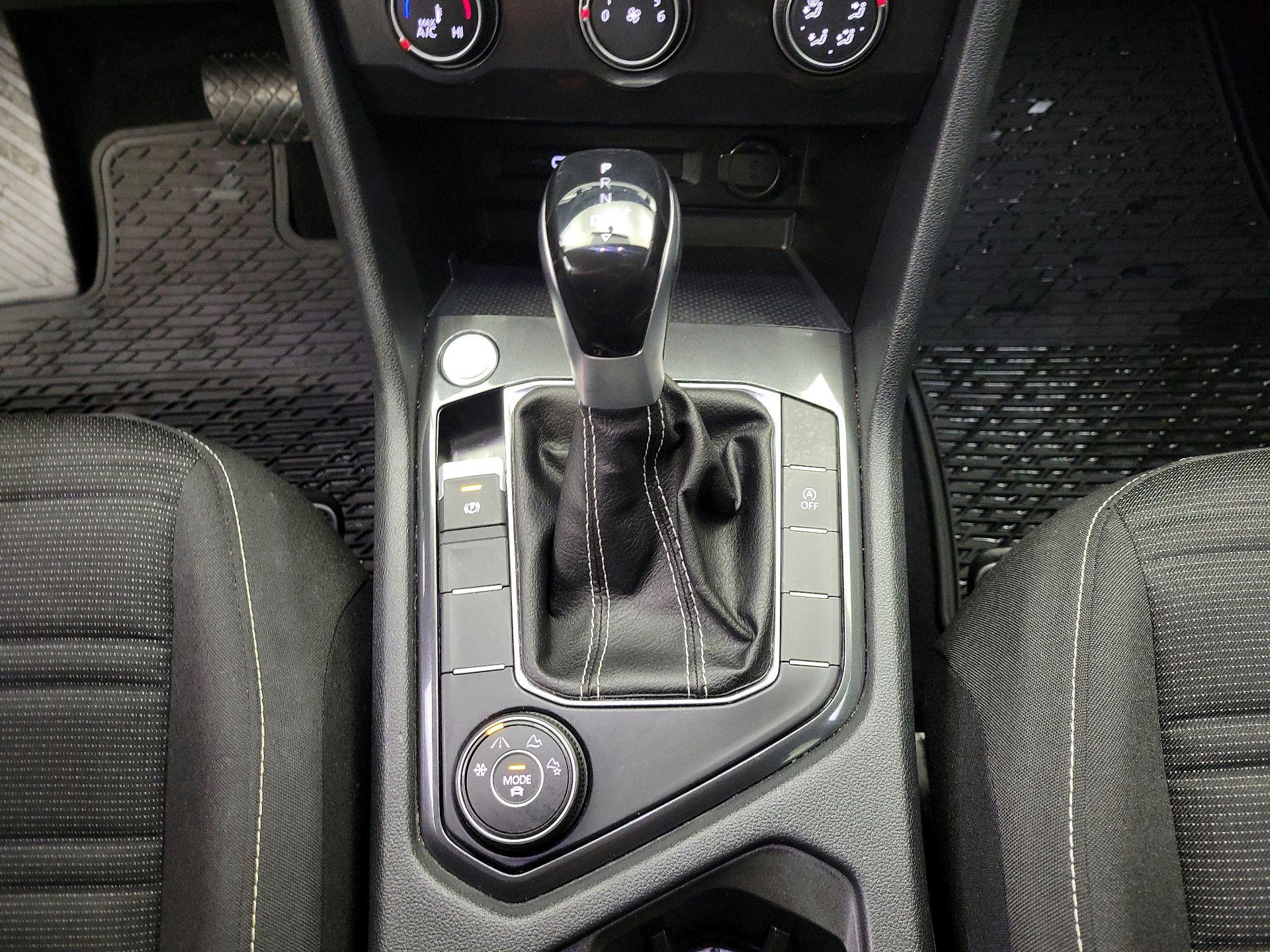 Thumbnail: 2022 Volkswagen Tiguan - 17