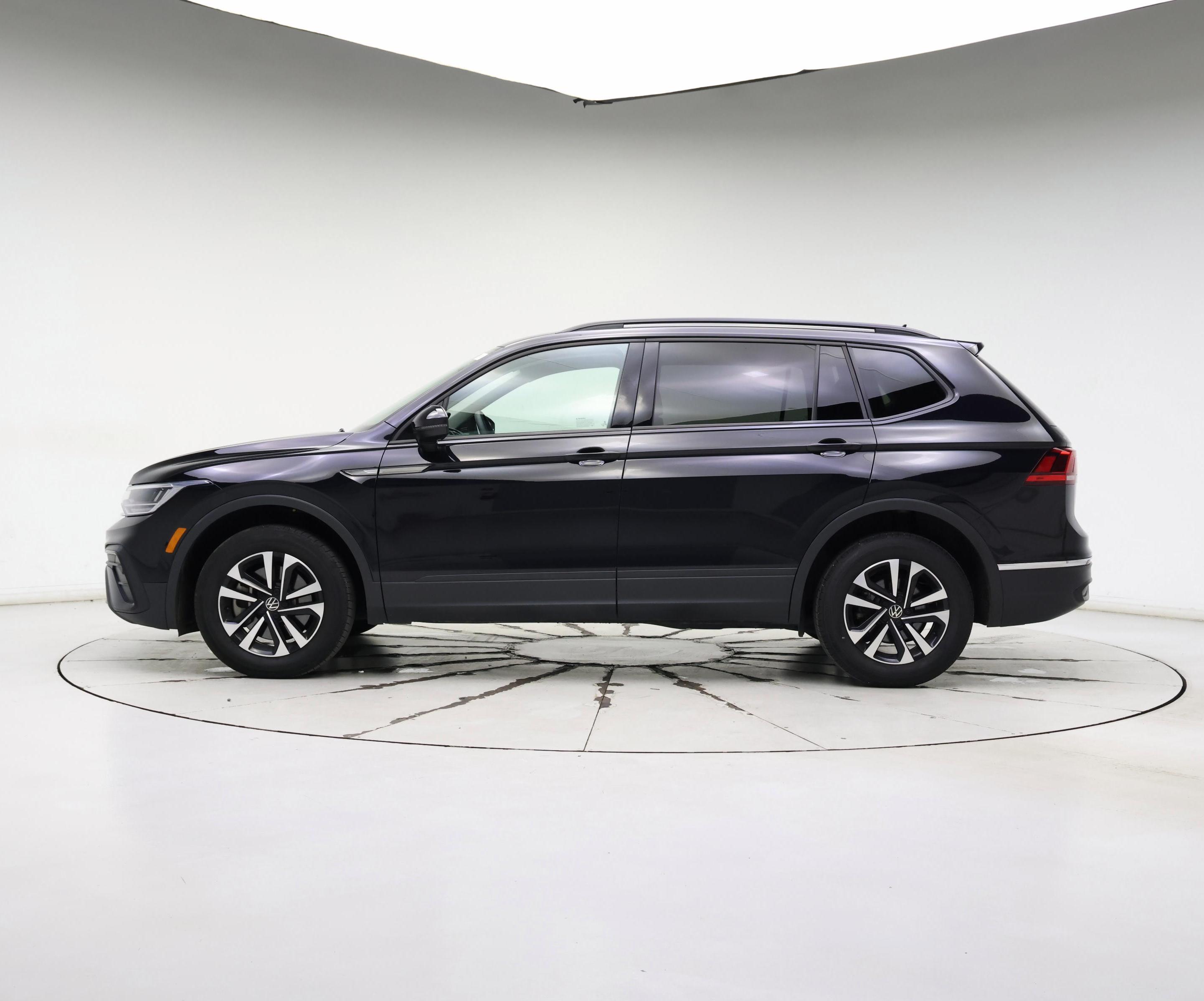 Thumbnail: 2022 Volkswagen Tiguan - 3