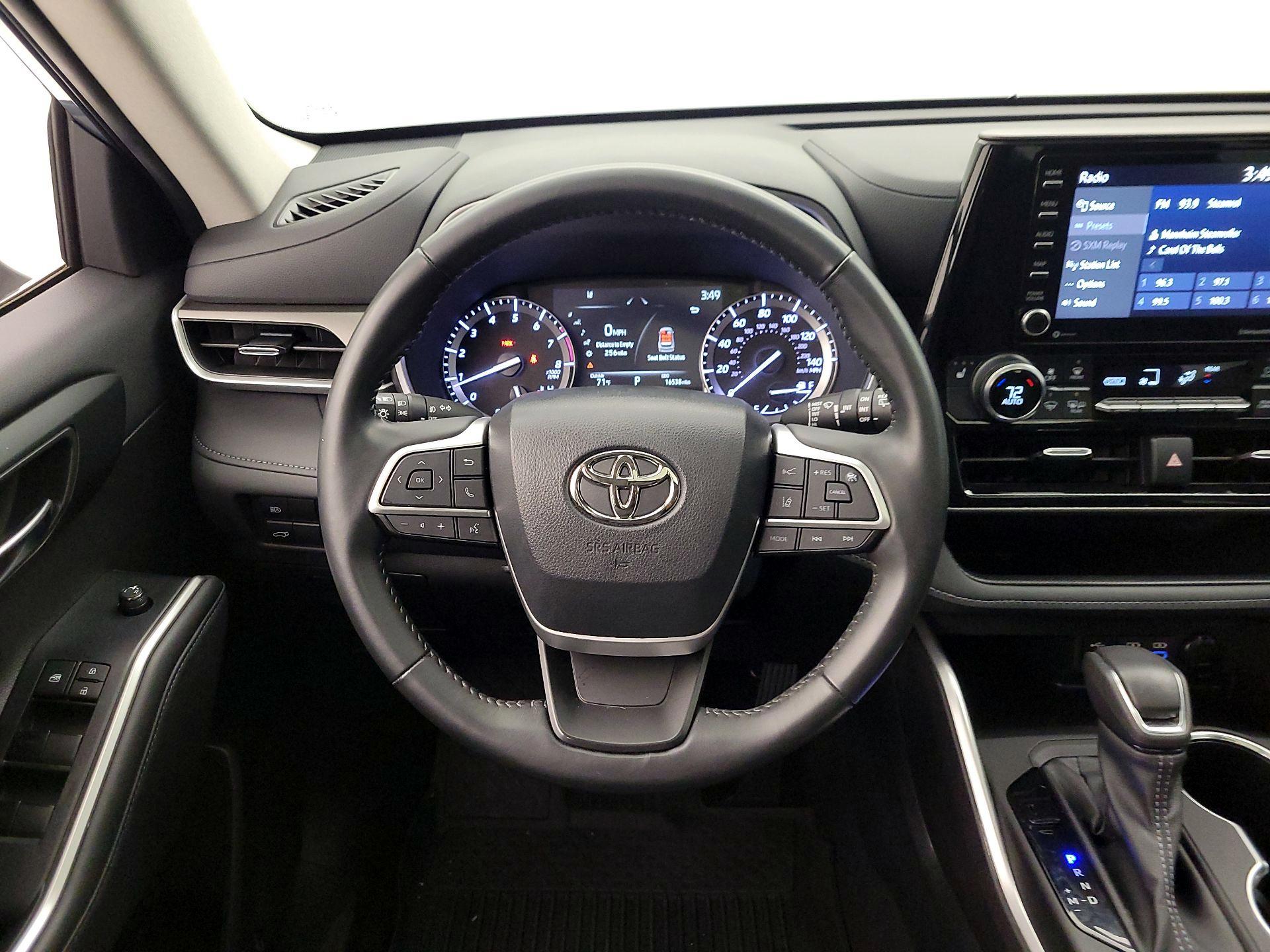 Thumbnail: 2022 Toyota Highlander - 10