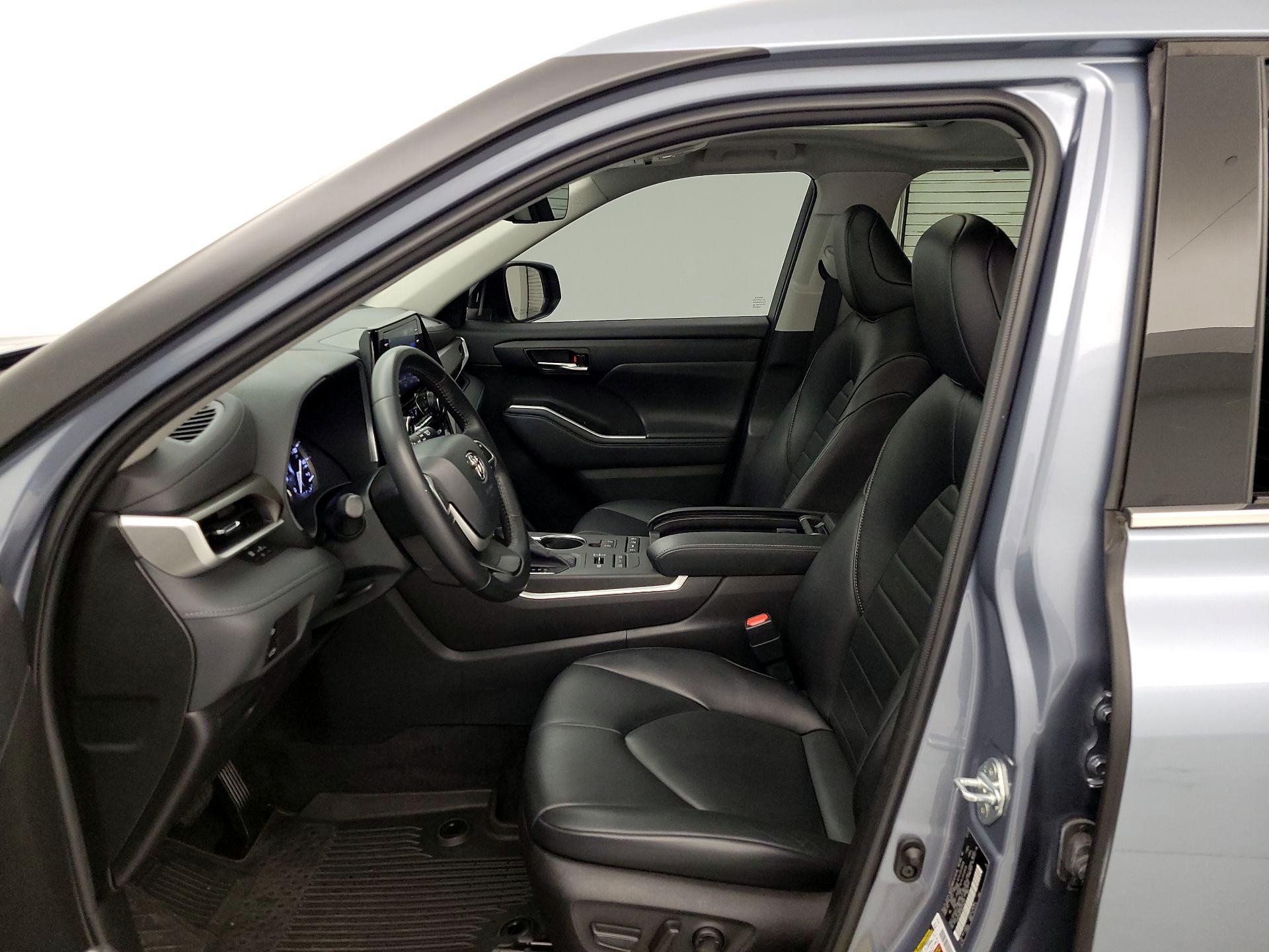 Thumbnail: 2022 Toyota Highlander - 11