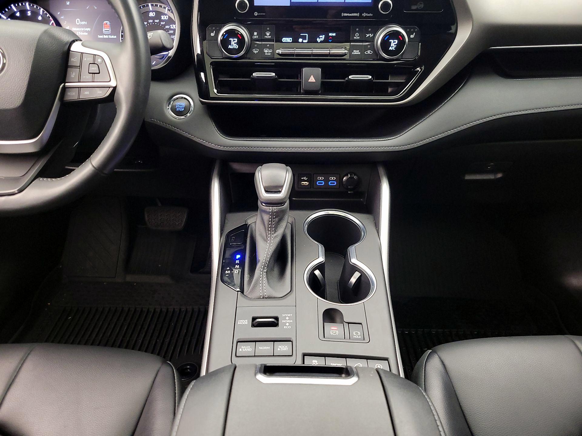 Thumbnail: 2022 Toyota Highlander - 17