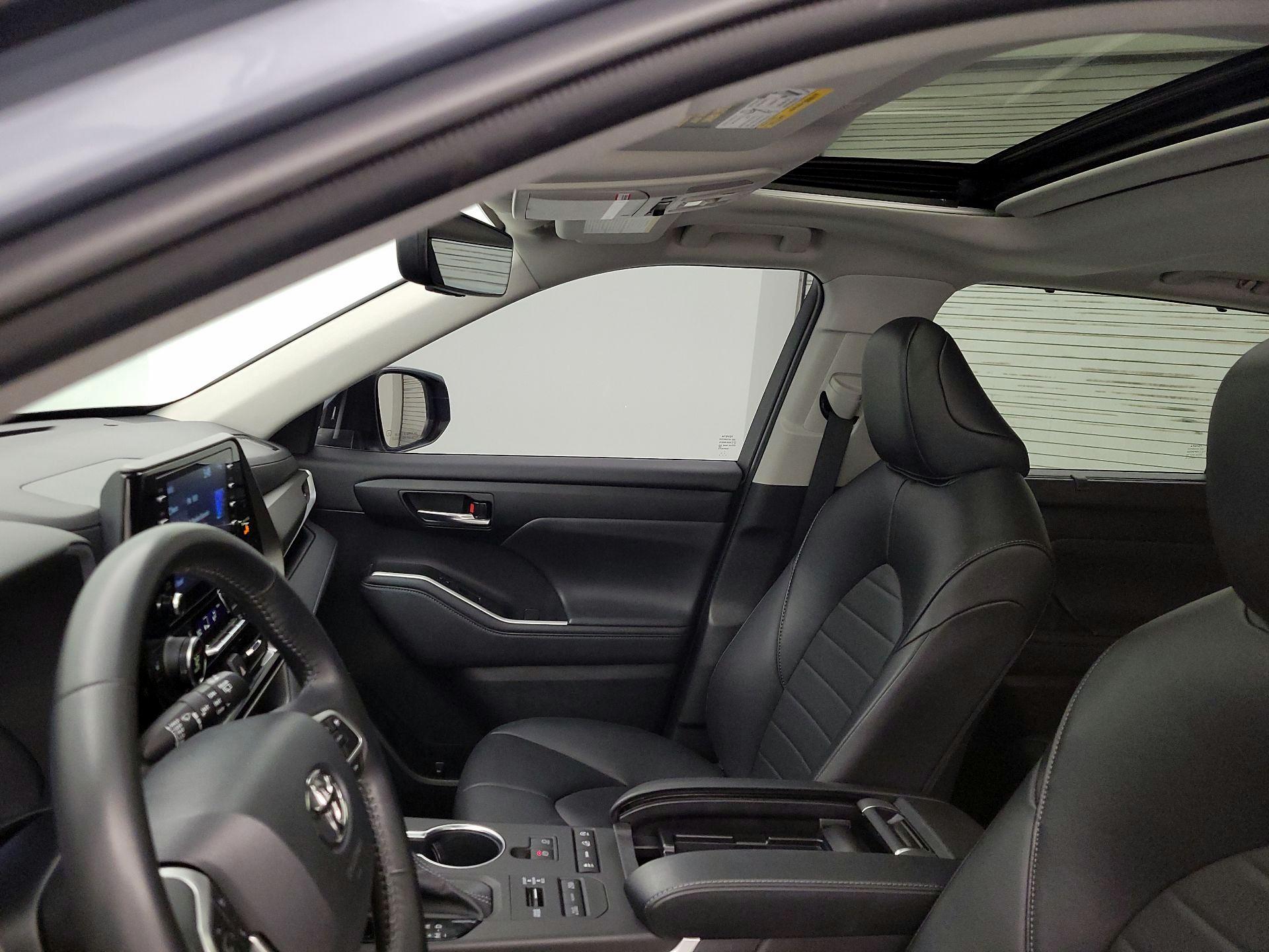 Thumbnail: 2022 Toyota Highlander - 19