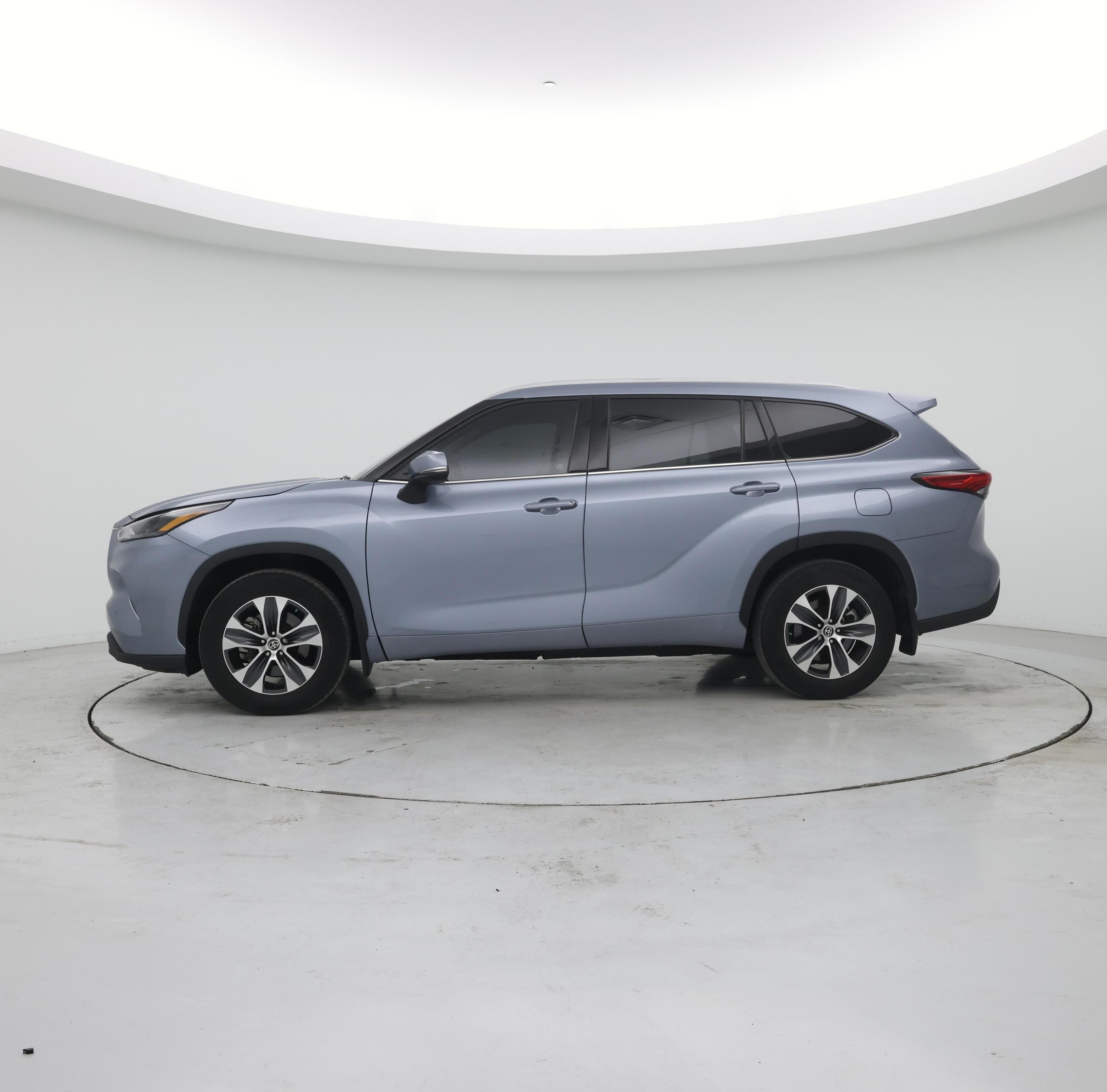Thumbnail: 2022 Toyota Highlander - 3