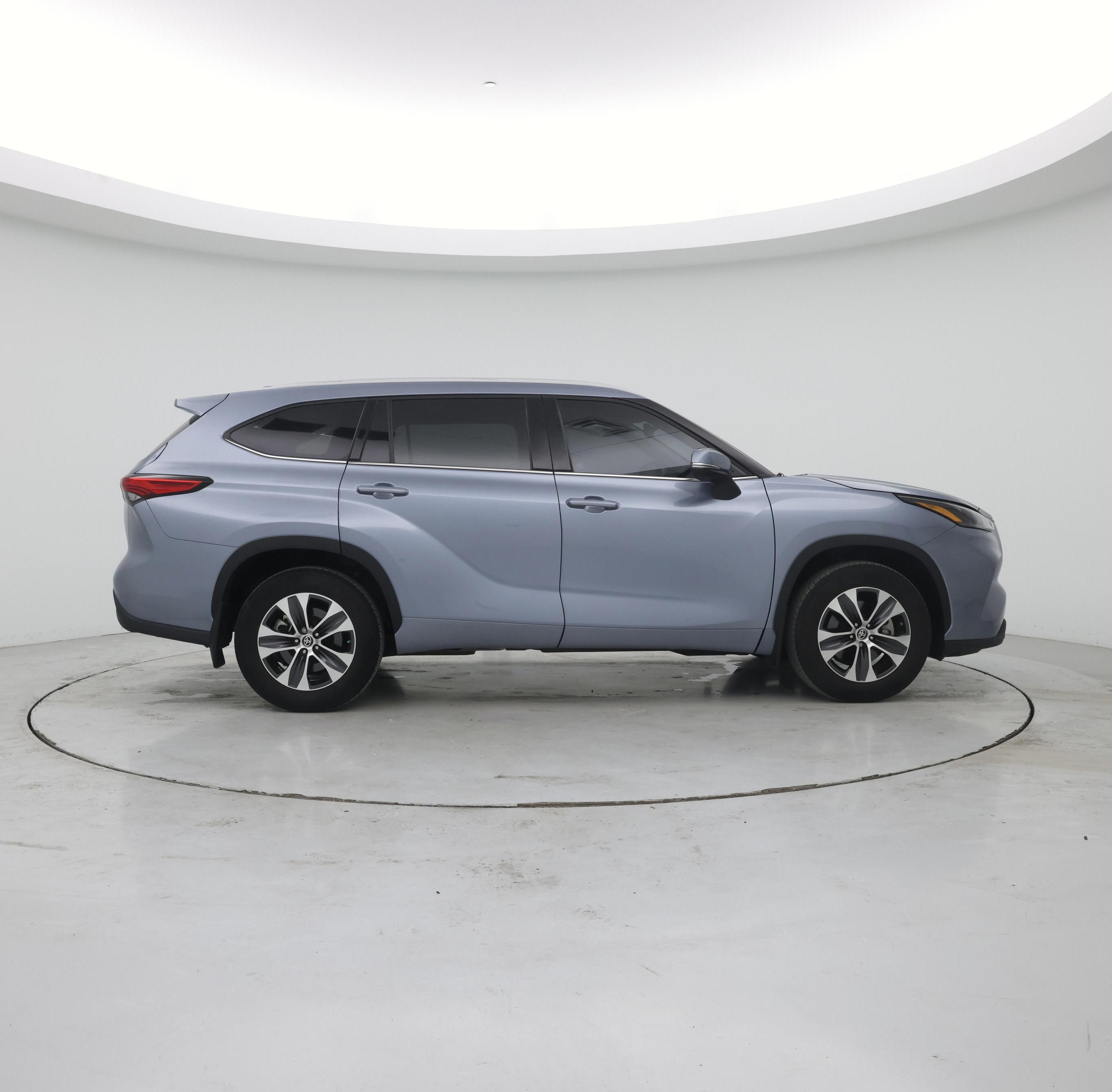 Thumbnail: 2022 Toyota Highlander - 7