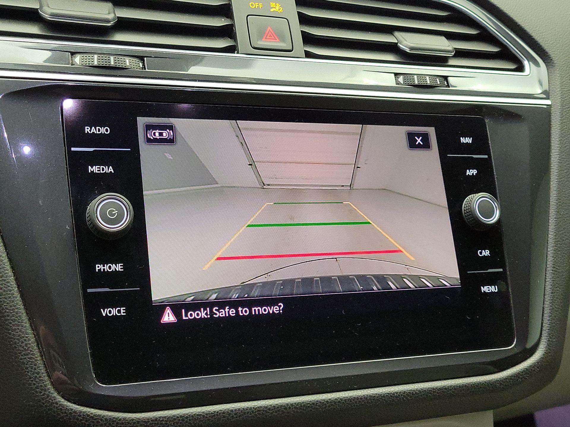 Thumbnail: 2022 Volkswagen Tiguan - 15