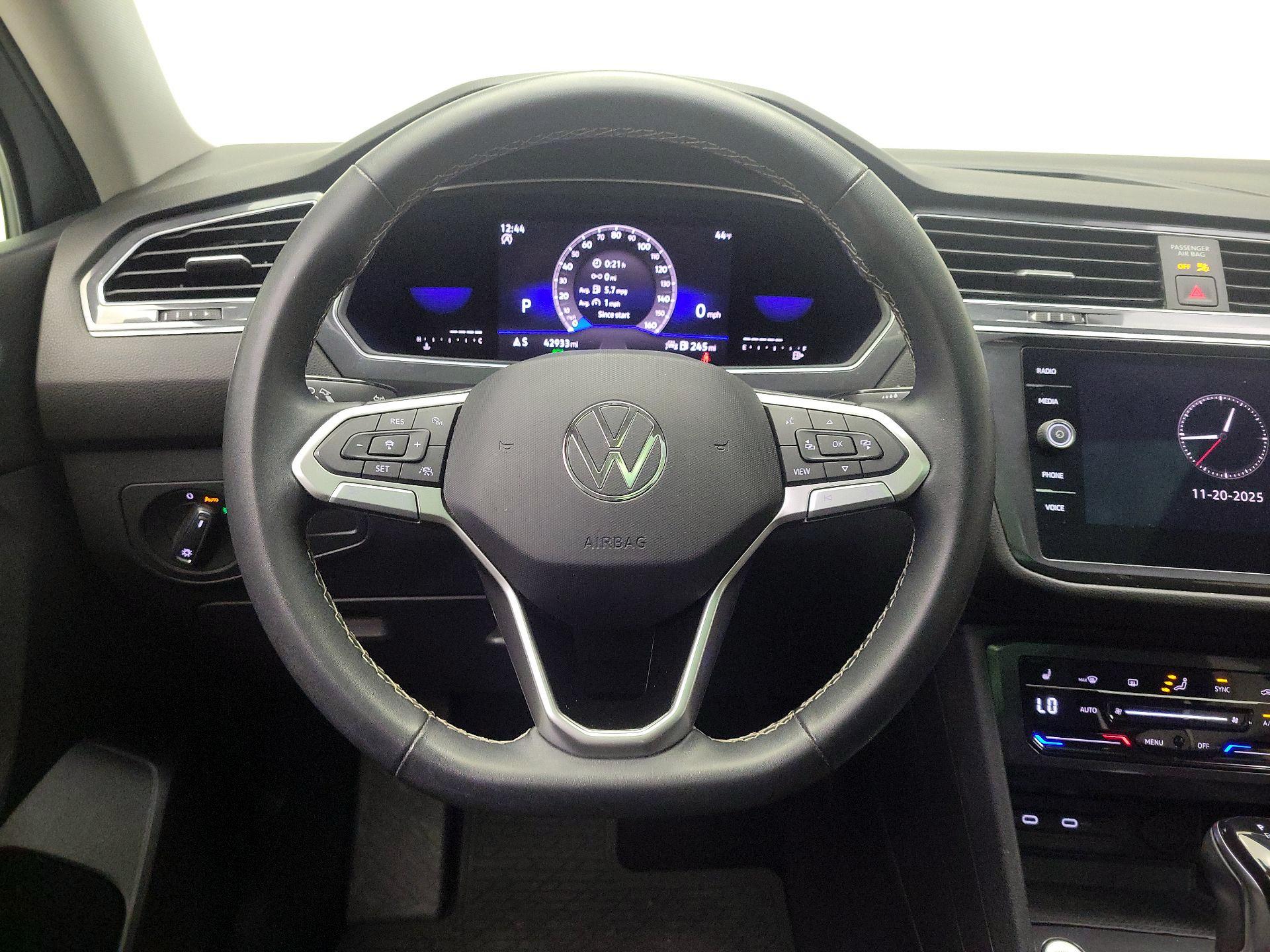 Thumbnail: 2022 Volkswagen Tiguan - 10