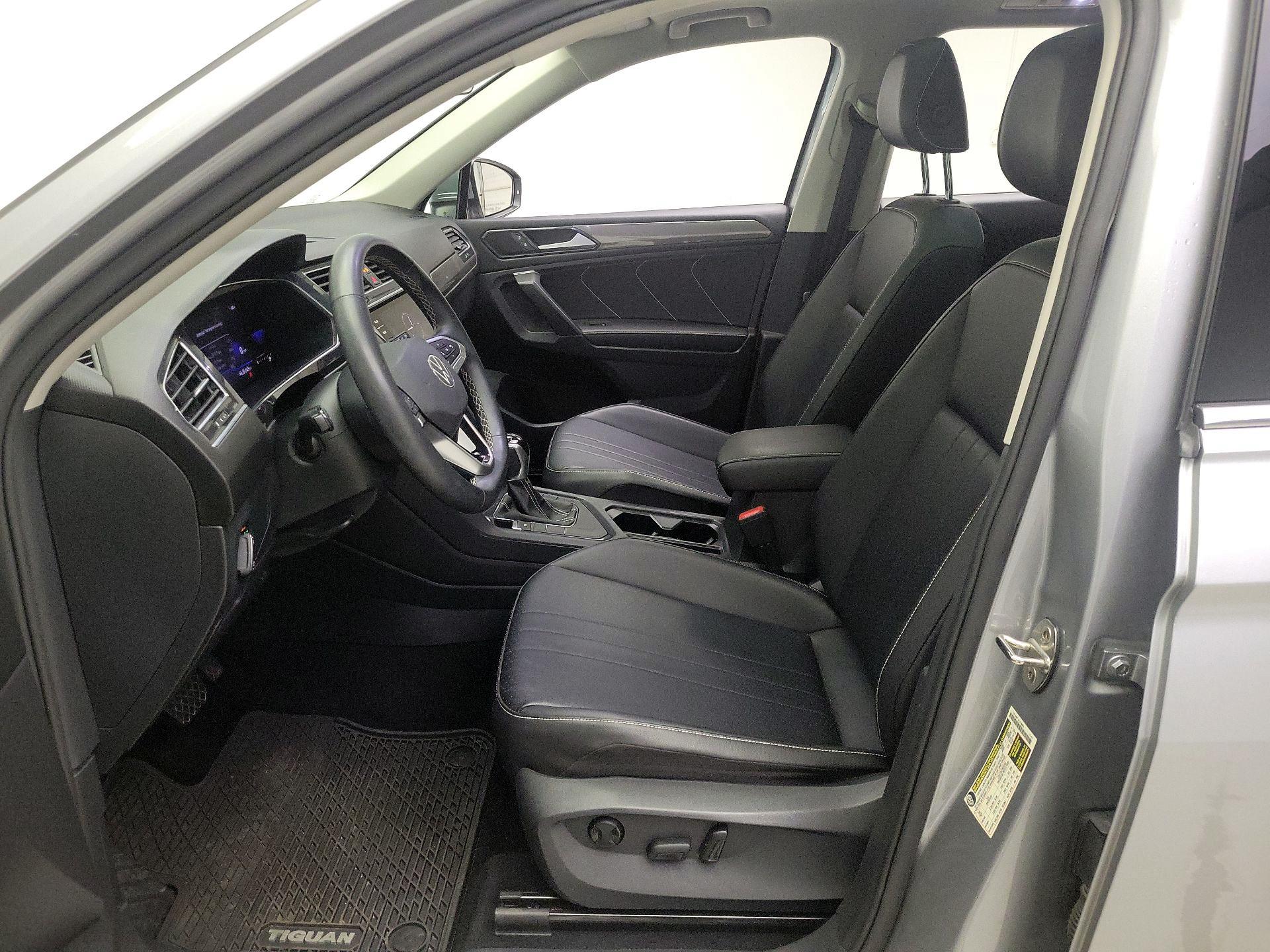 Thumbnail: 2022 Volkswagen Tiguan - 11