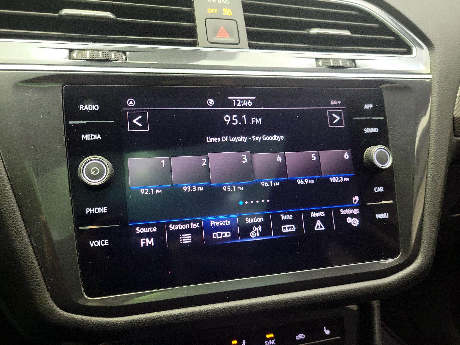 Thumbnail: 2022 Volkswagen Tiguan - 15