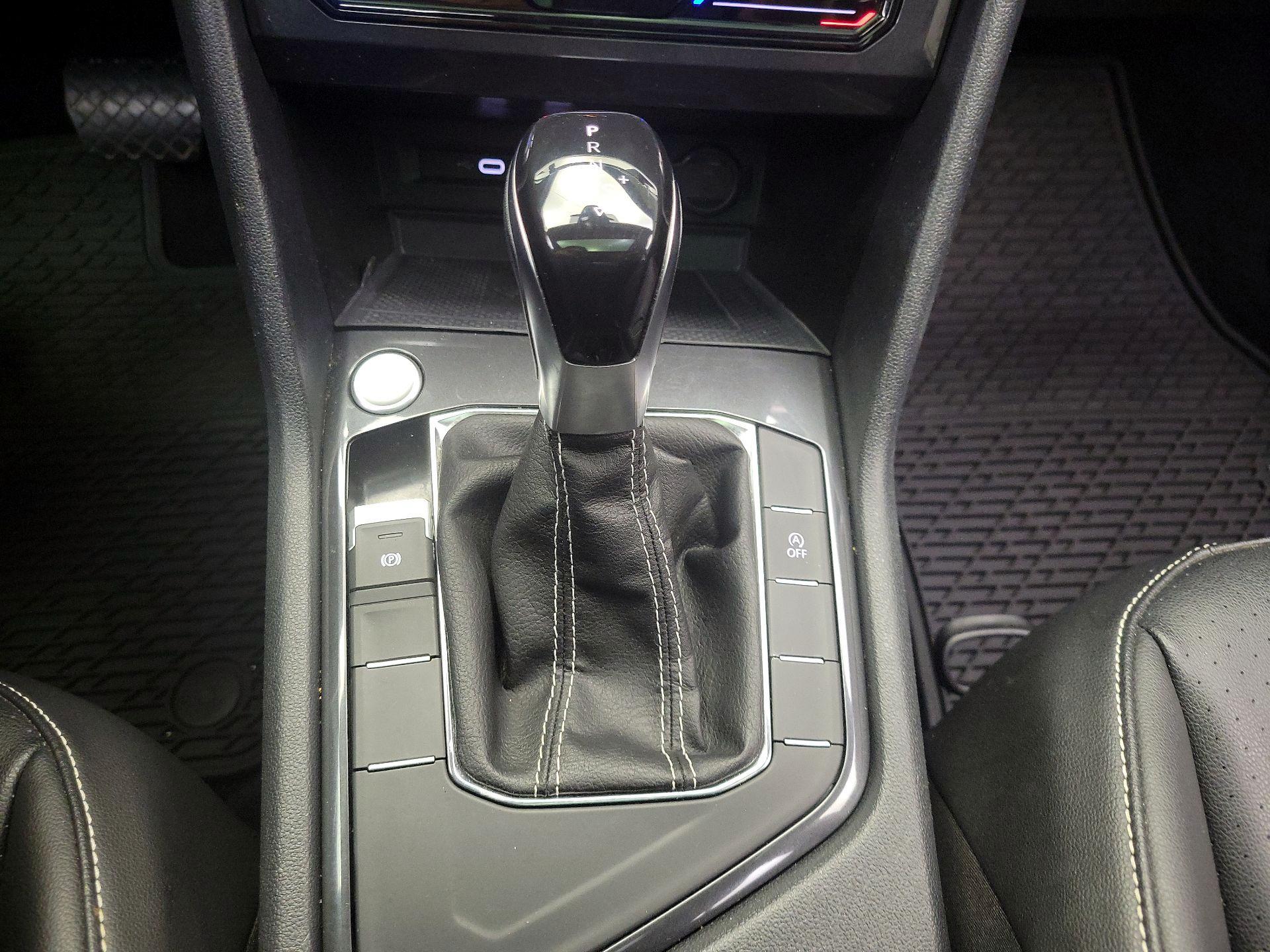 Thumbnail: 2022 Volkswagen Tiguan - 17