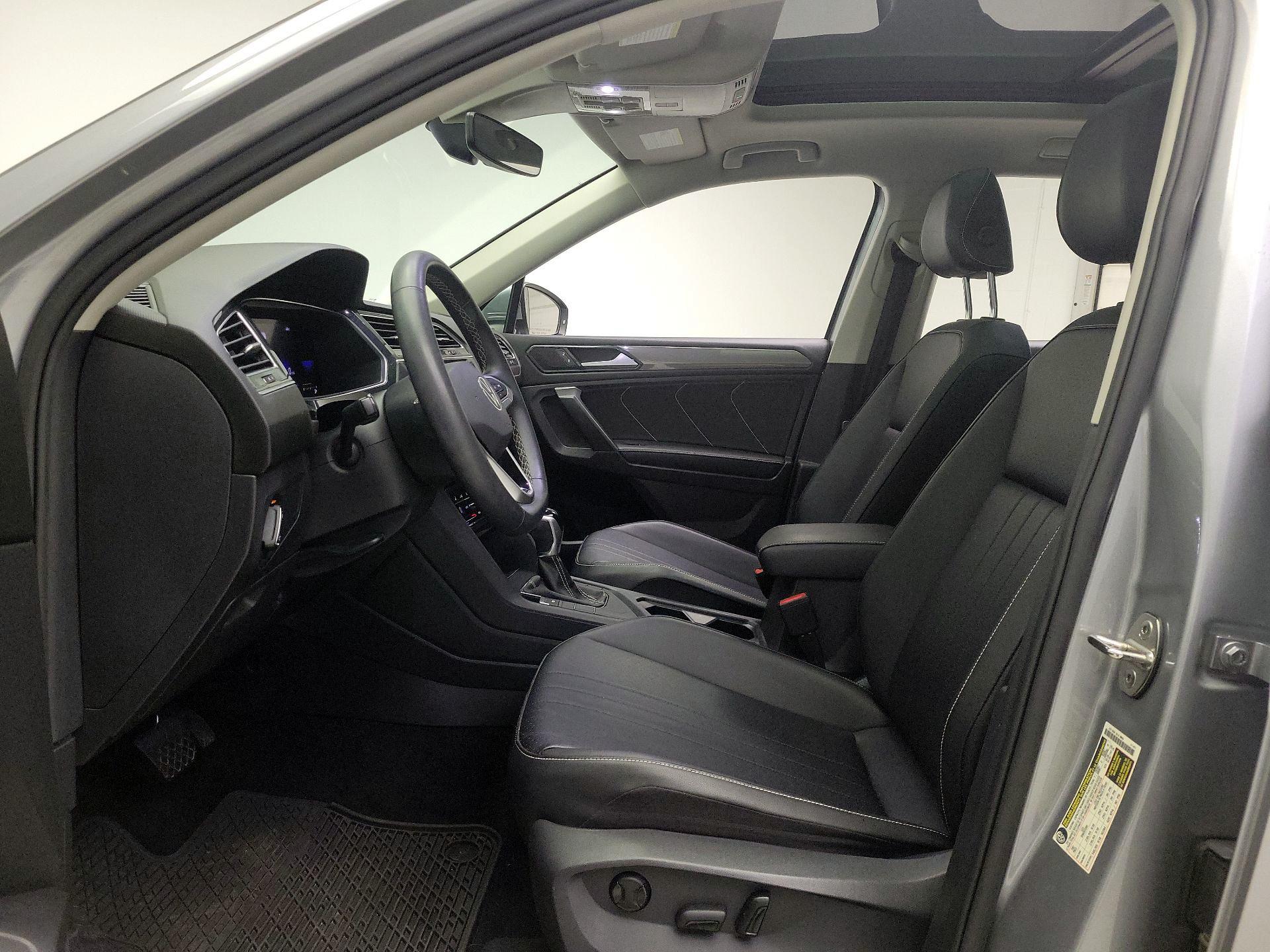 Thumbnail: 2022 Volkswagen Tiguan - 19