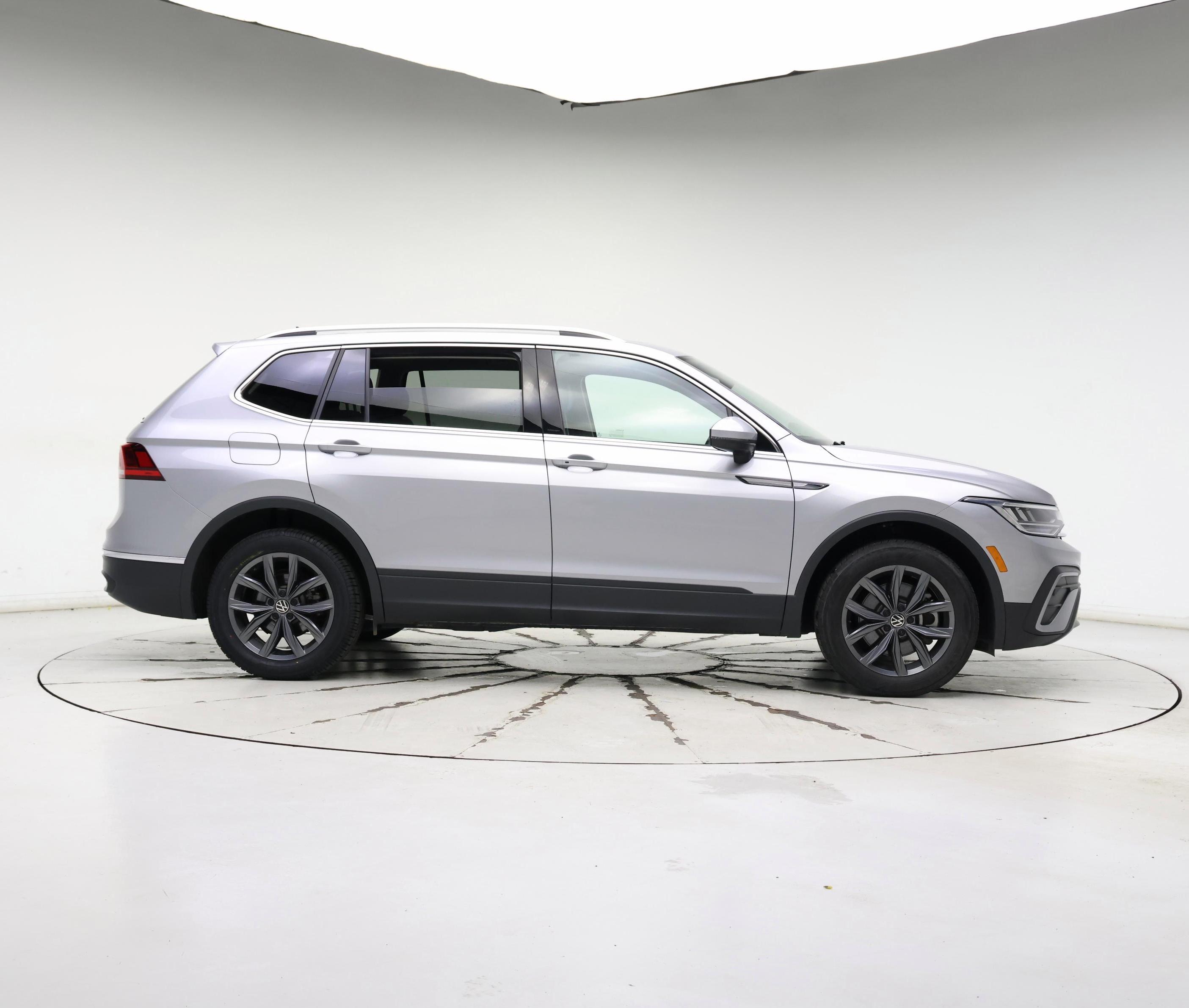 Thumbnail: 2022 Volkswagen Tiguan - 7