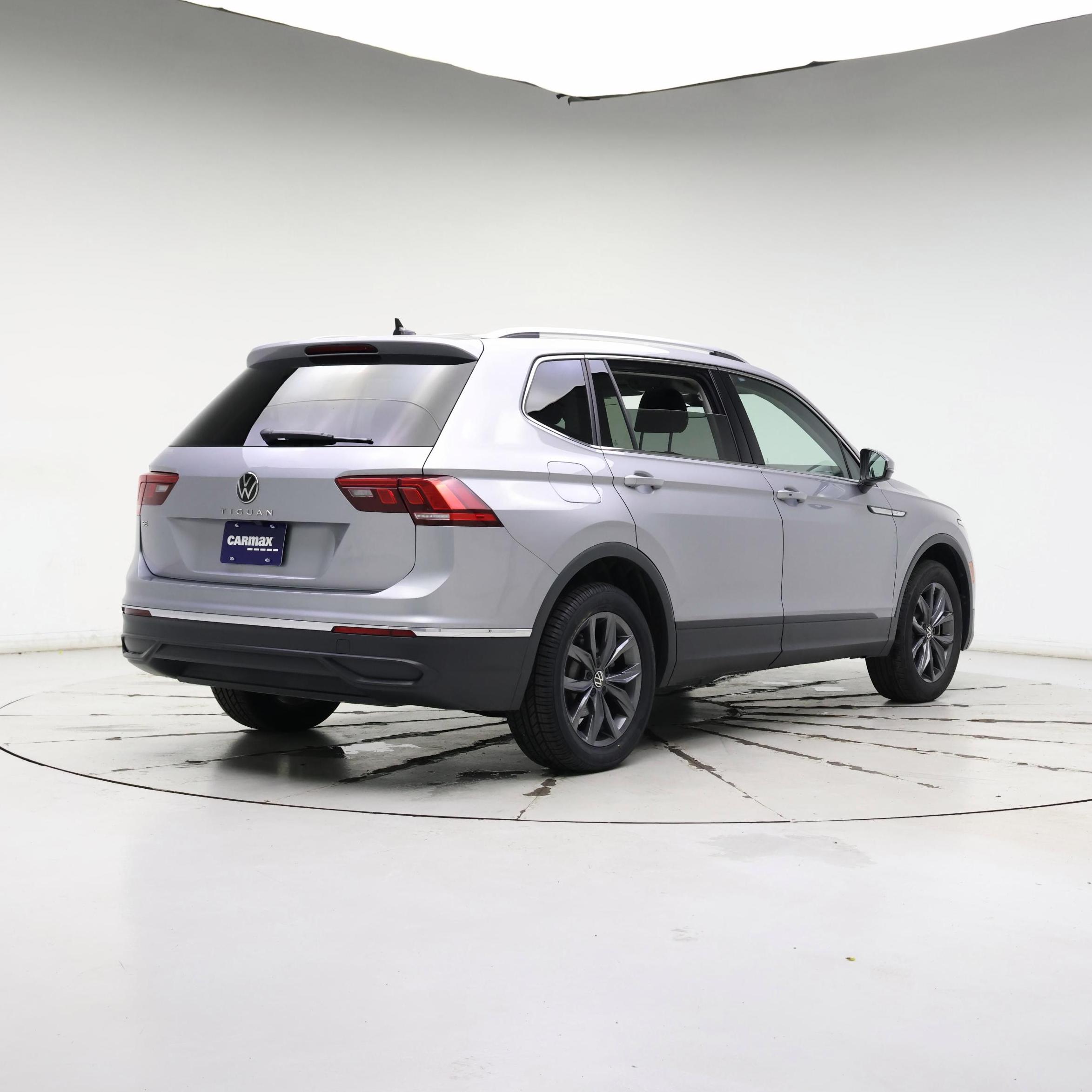 Thumbnail: 2022 Volkswagen Tiguan - 8