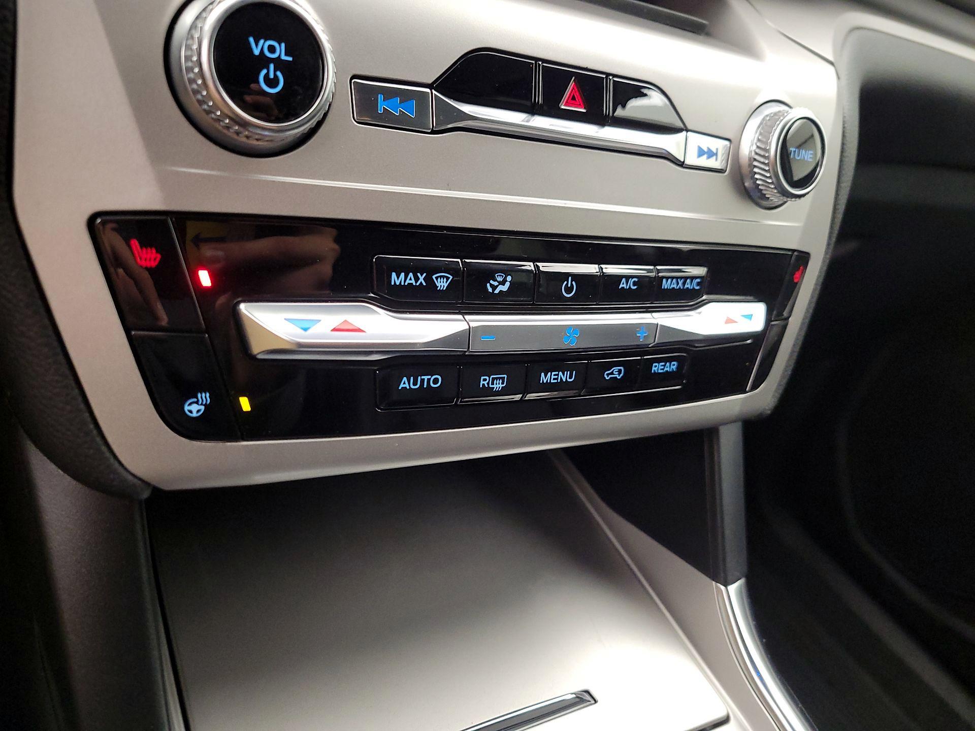 Thumbnail: 2022 Ford Explorer - 17