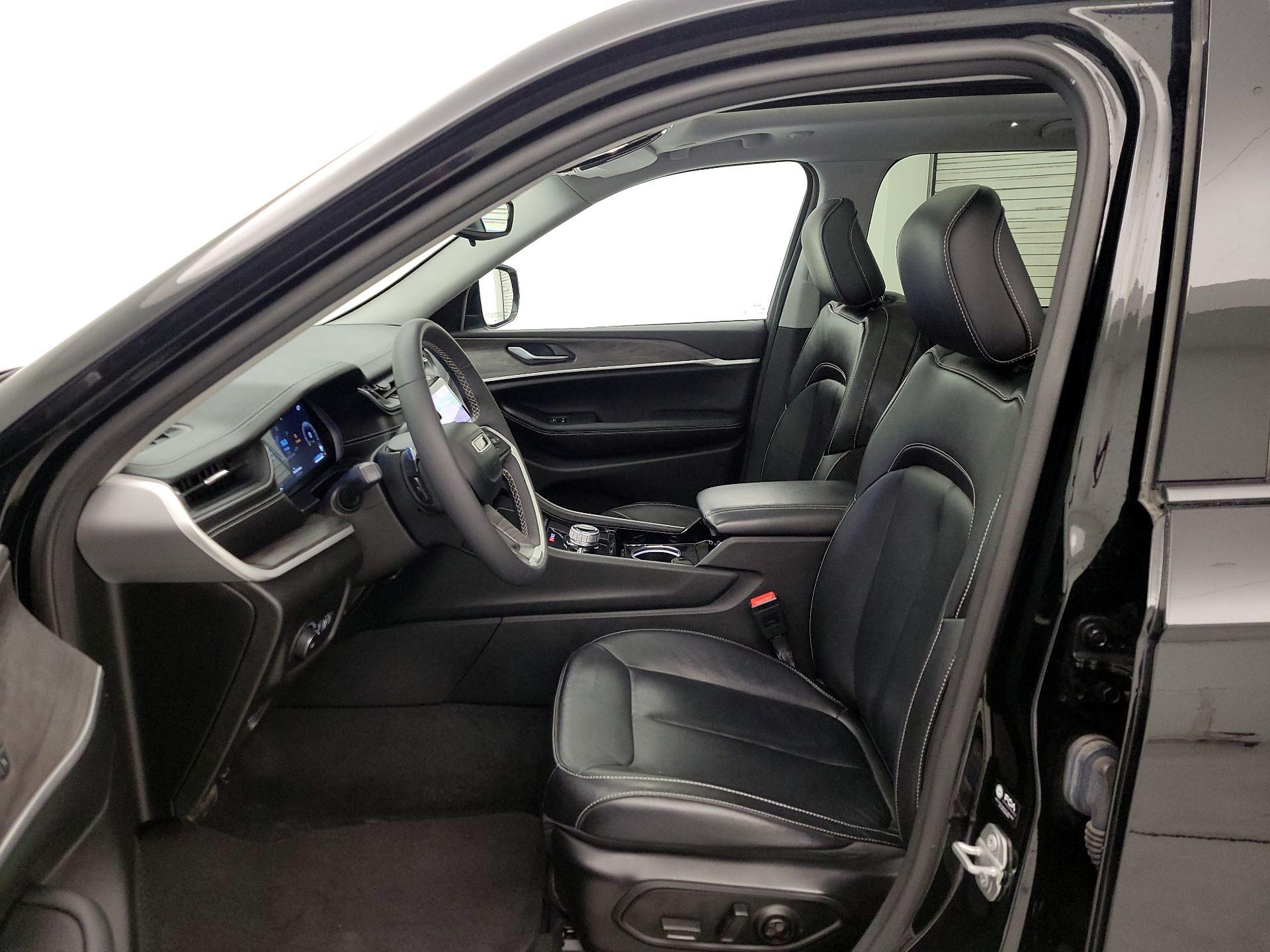 Thumbnail: 2023 Jeep Grand Cherokee - 11