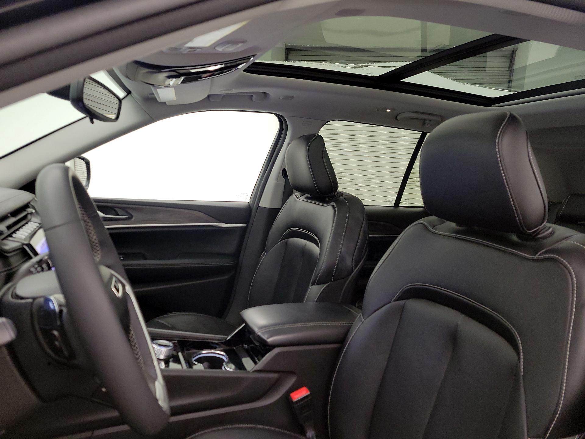 Thumbnail: 2023 Jeep Grand Cherokee - 20