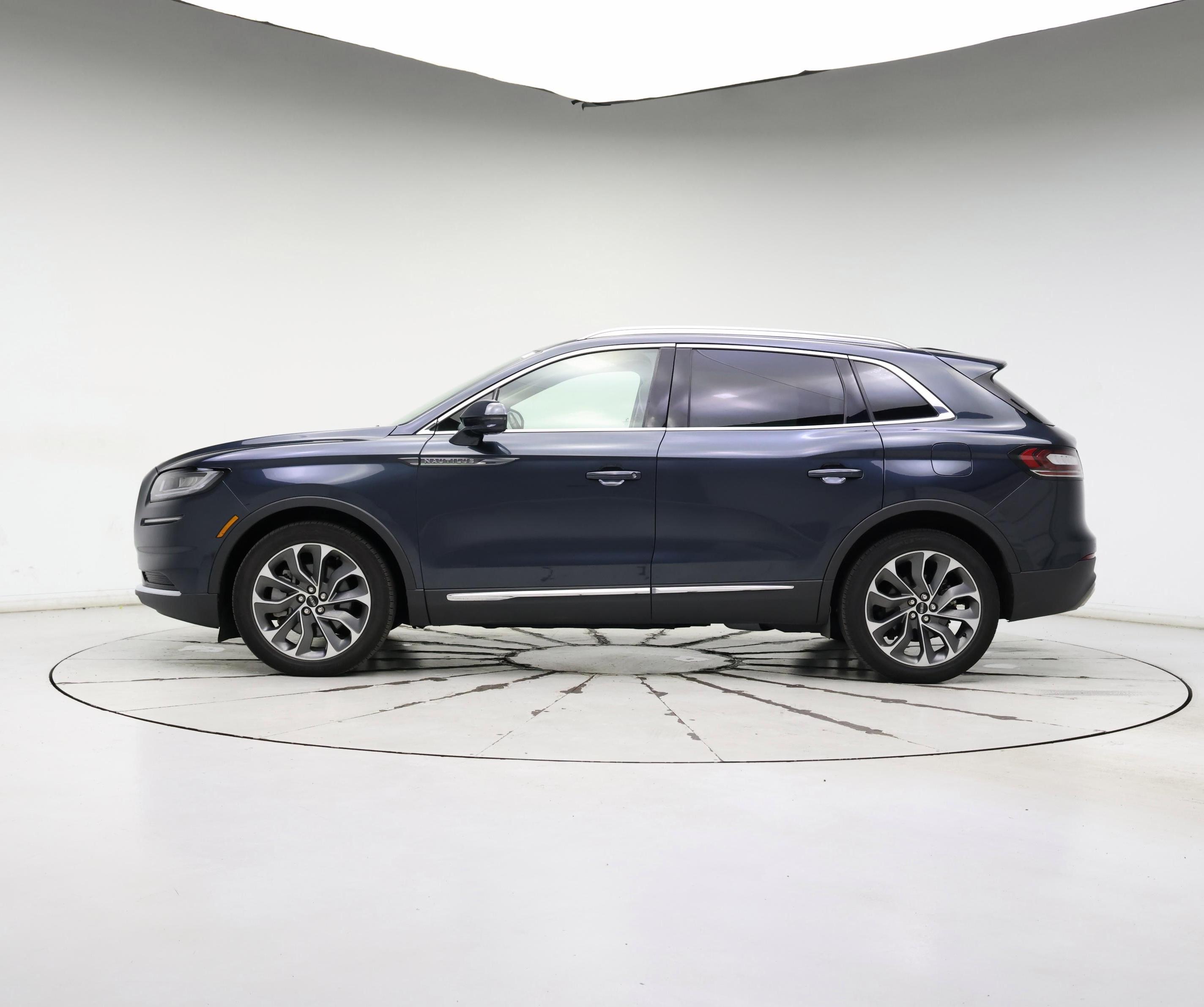 Thumbnail: 2023 Lincoln Nautilus - 3