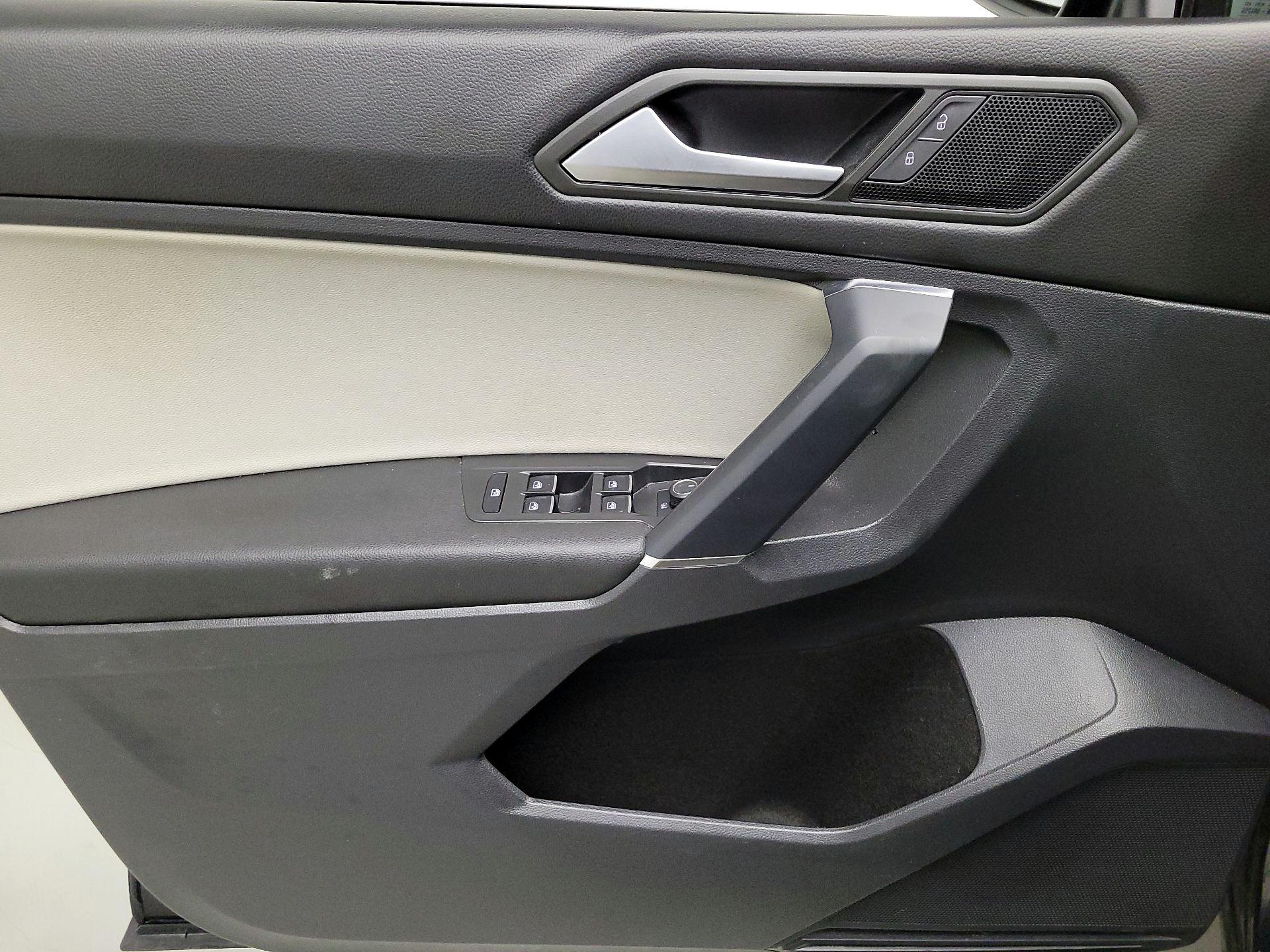 Thumbnail: 2020 Volkswagen Tiguan - 12