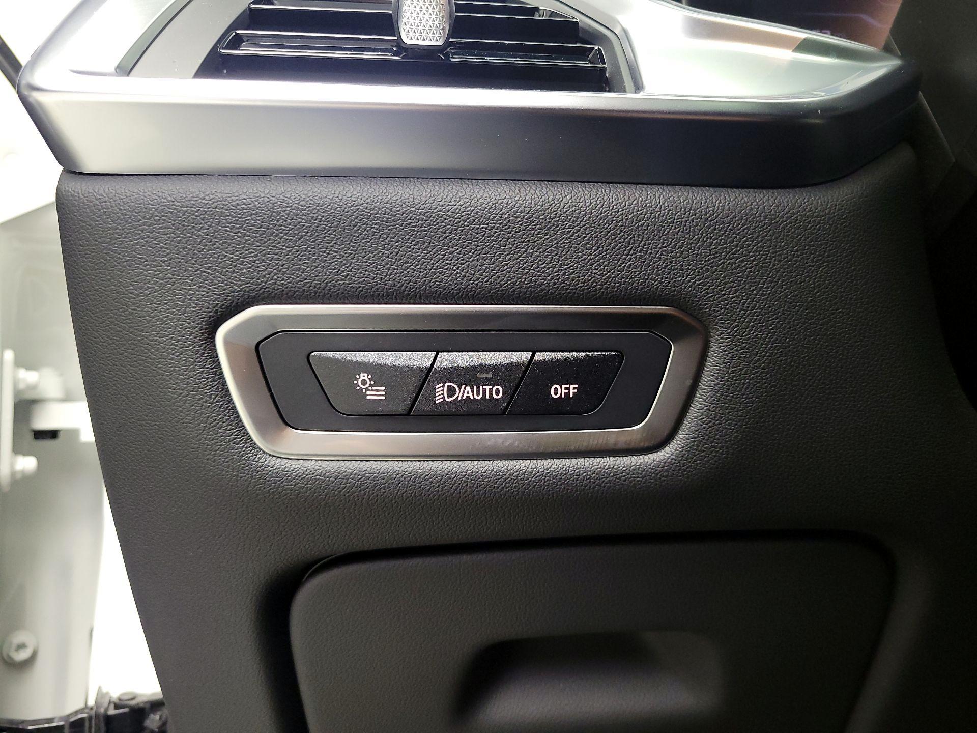 Thumbnail: 2025 BMW X7 - 13