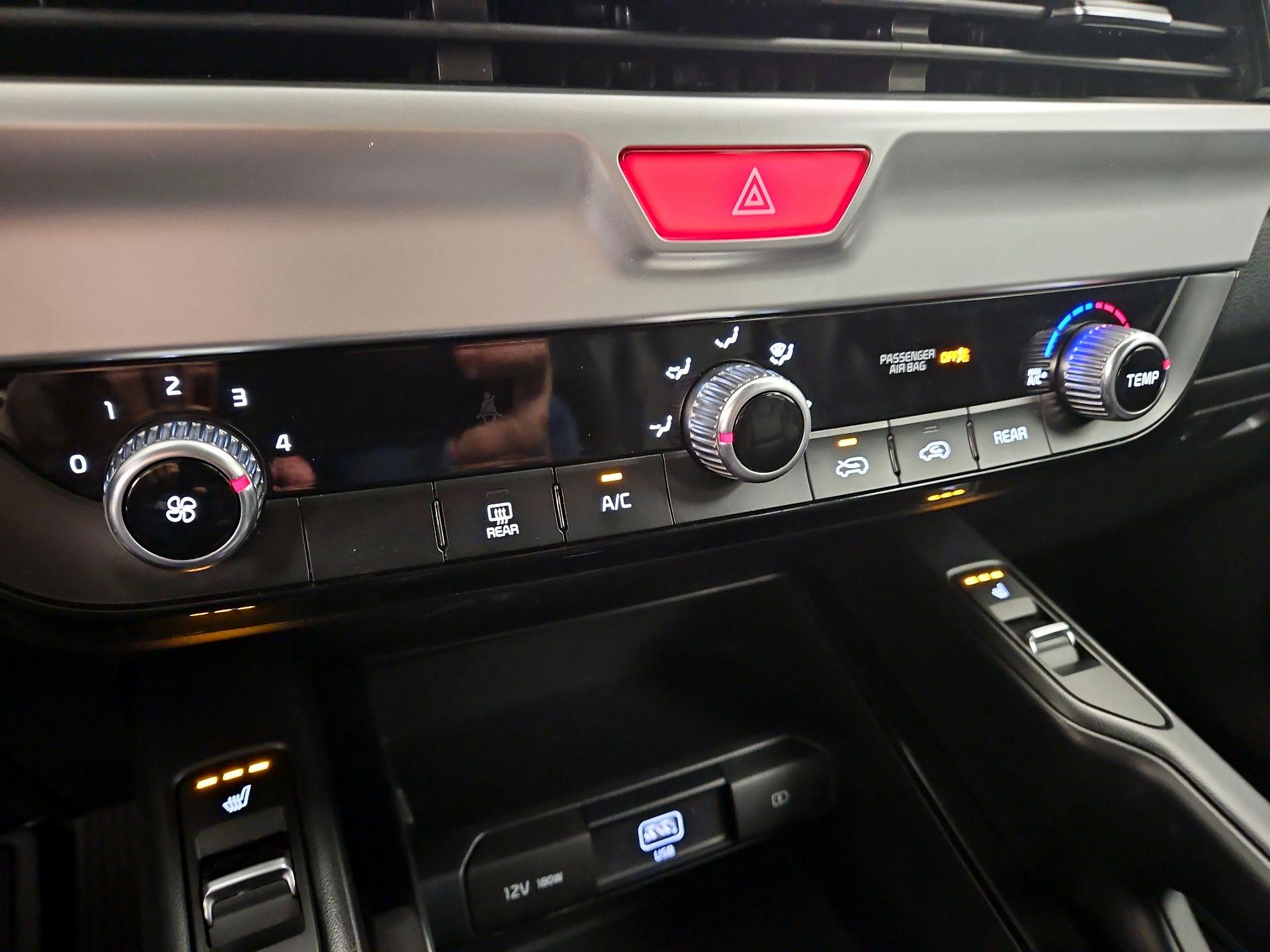 Thumbnail: 2020 Kia Telluride - 16