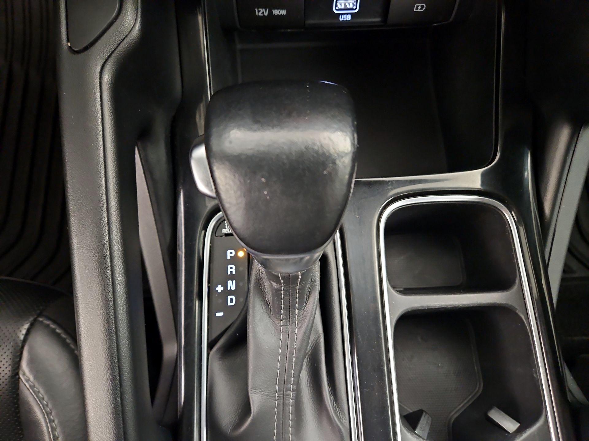 Thumbnail: 2020 Kia Telluride - 17