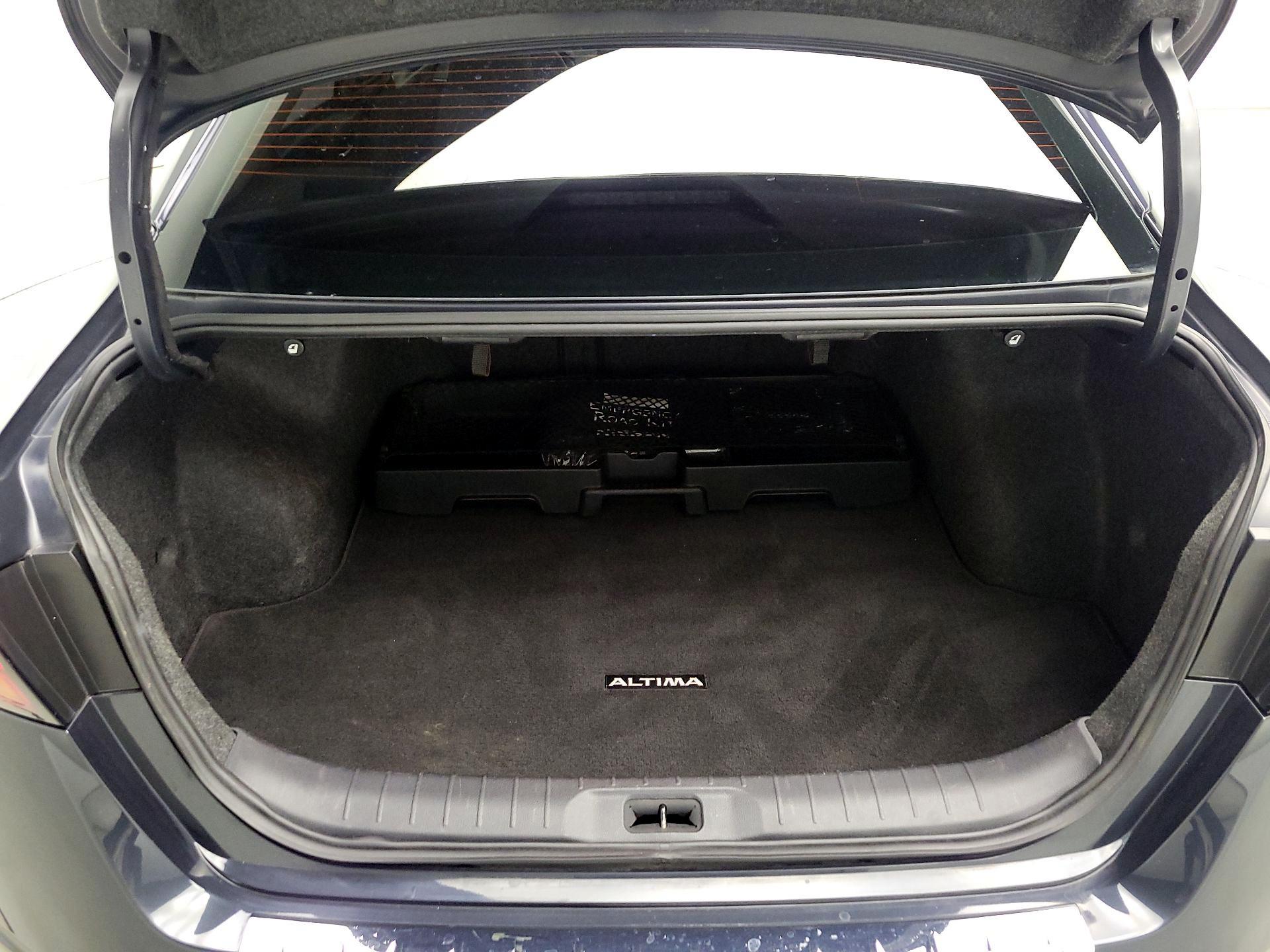 Thumbnail: 2020 Nissan Altima - 18