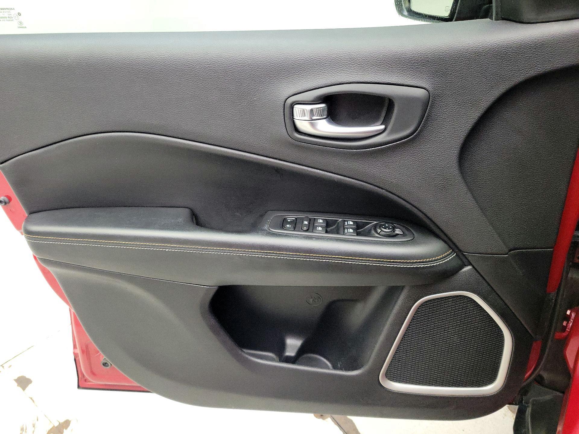 Thumbnail: 2018 Jeep Compass - 12