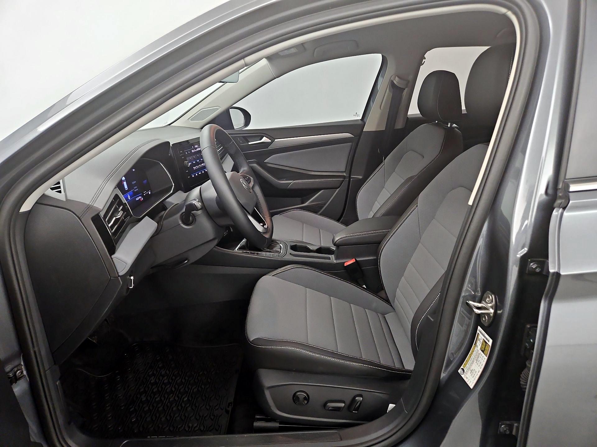 Thumbnail: 2025 Volkswagen Jetta - 11