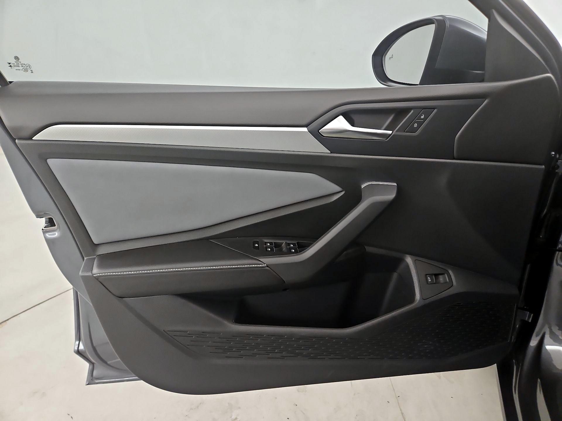 Thumbnail: 2025 Volkswagen Jetta - 12