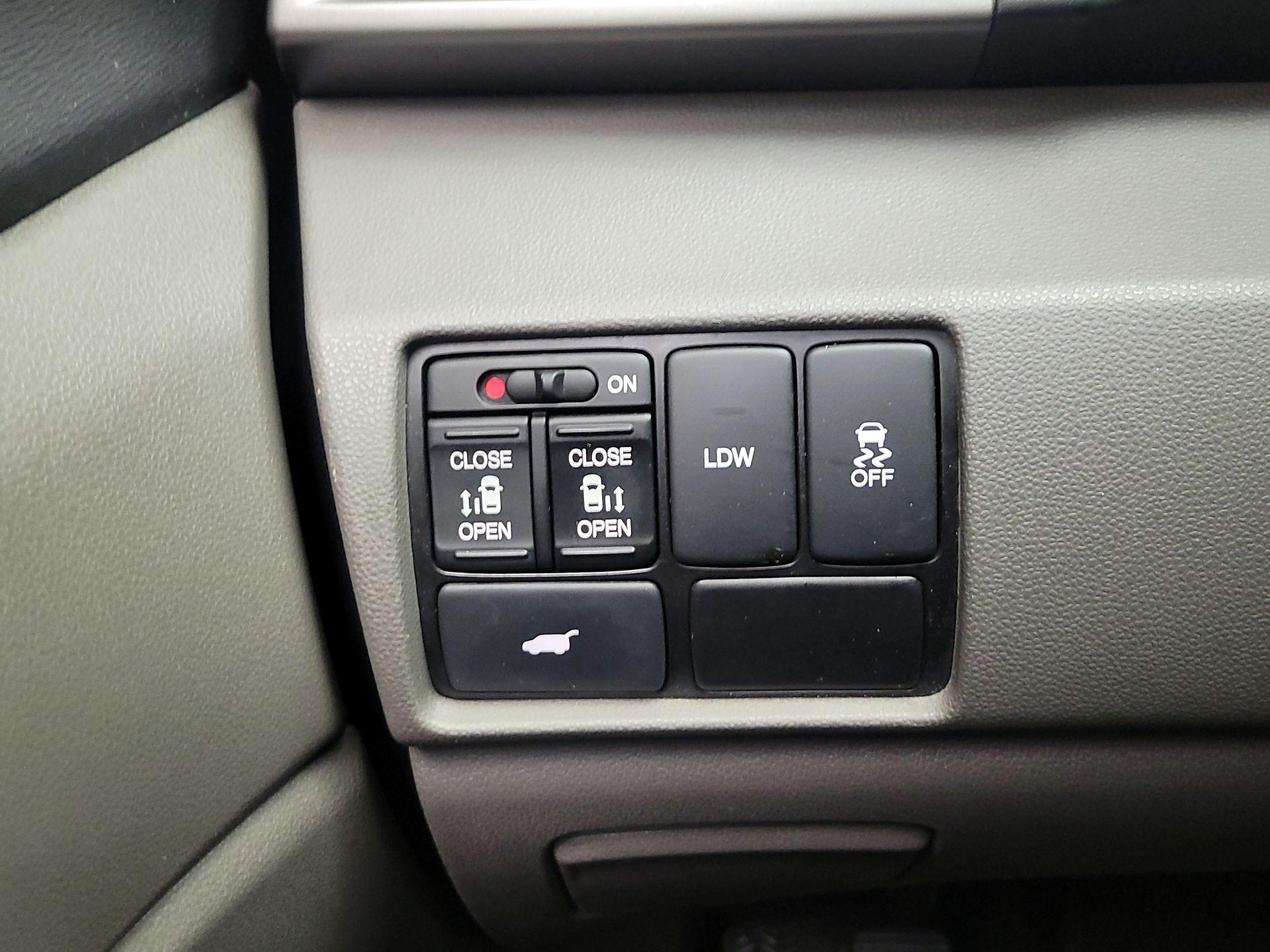 Thumbnail: 2016 Honda Odyssey - 13