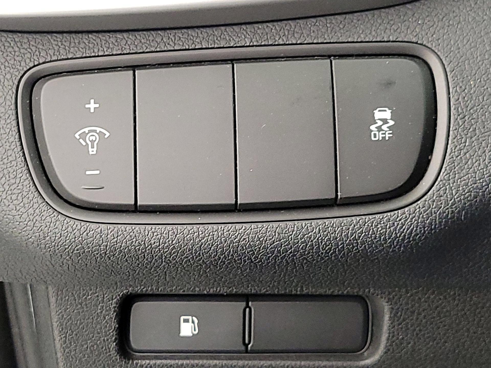 Thumbnail: 2018 Kia Sorento - 13