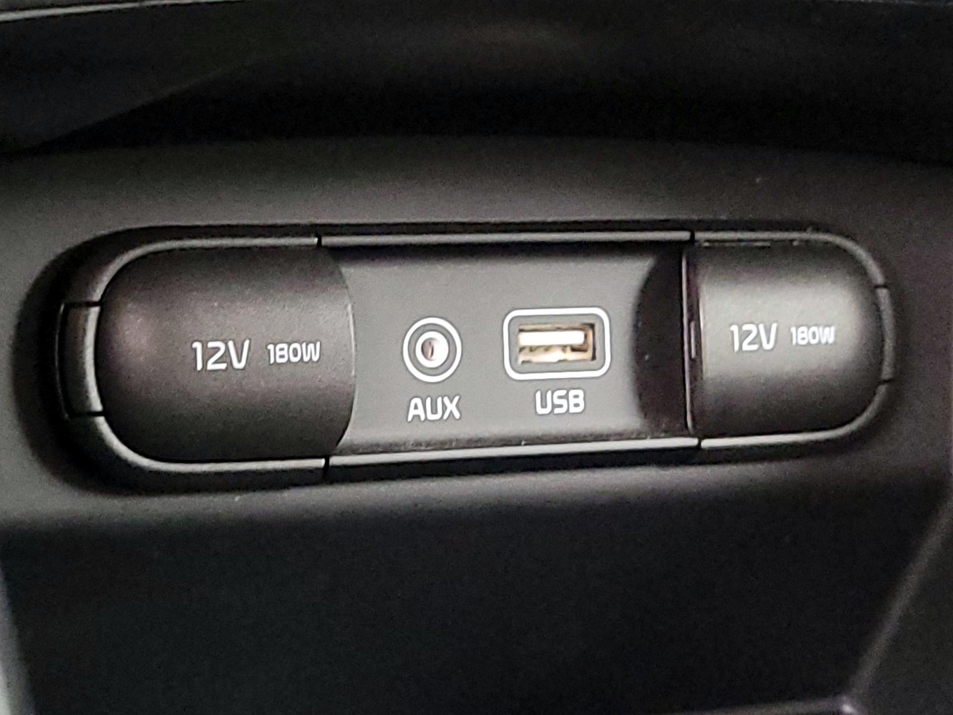 Thumbnail: 2018 Kia Sorento - 18