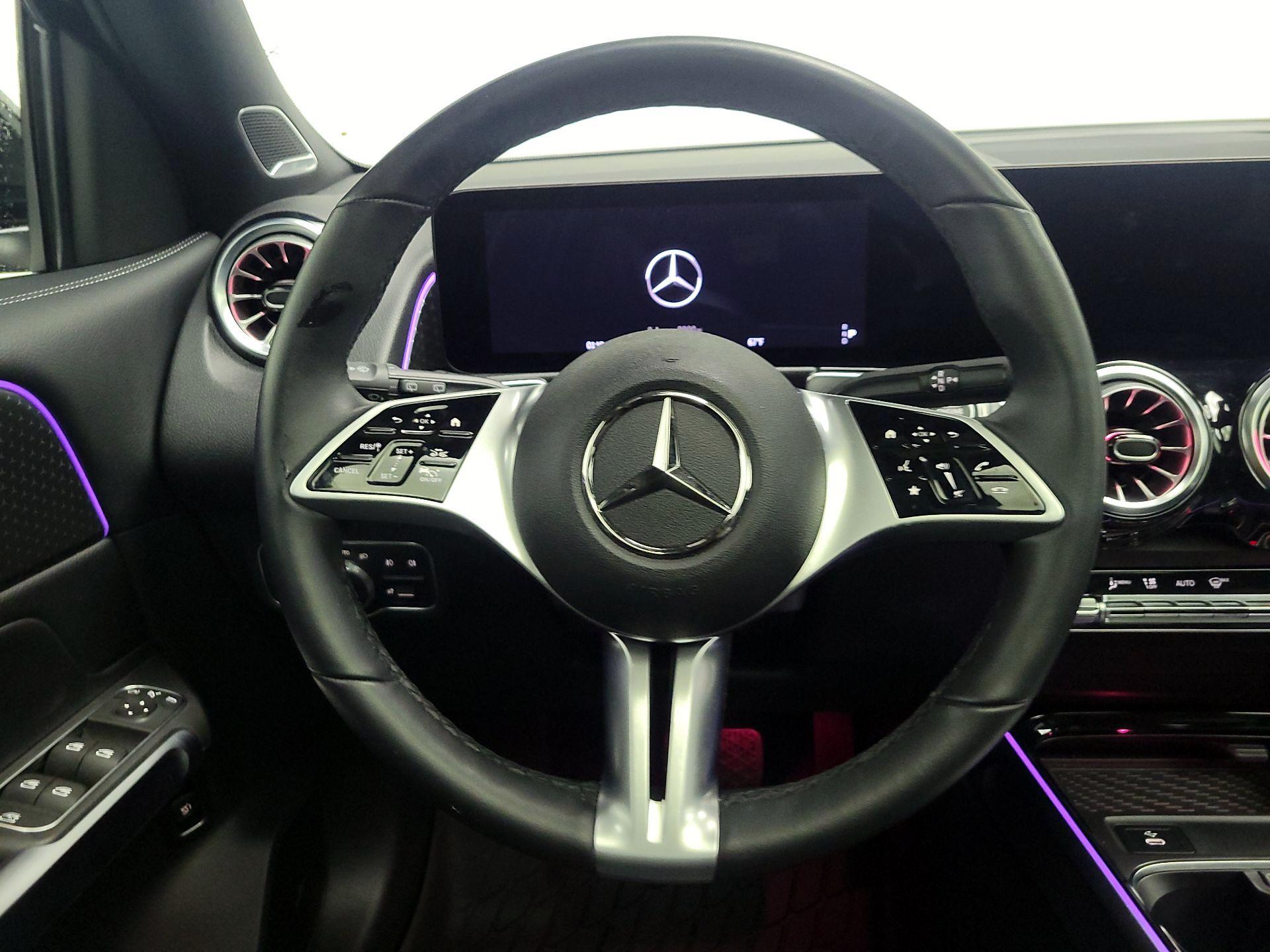 Thumbnail: 2024 Mercedes-Benz GLB - 10