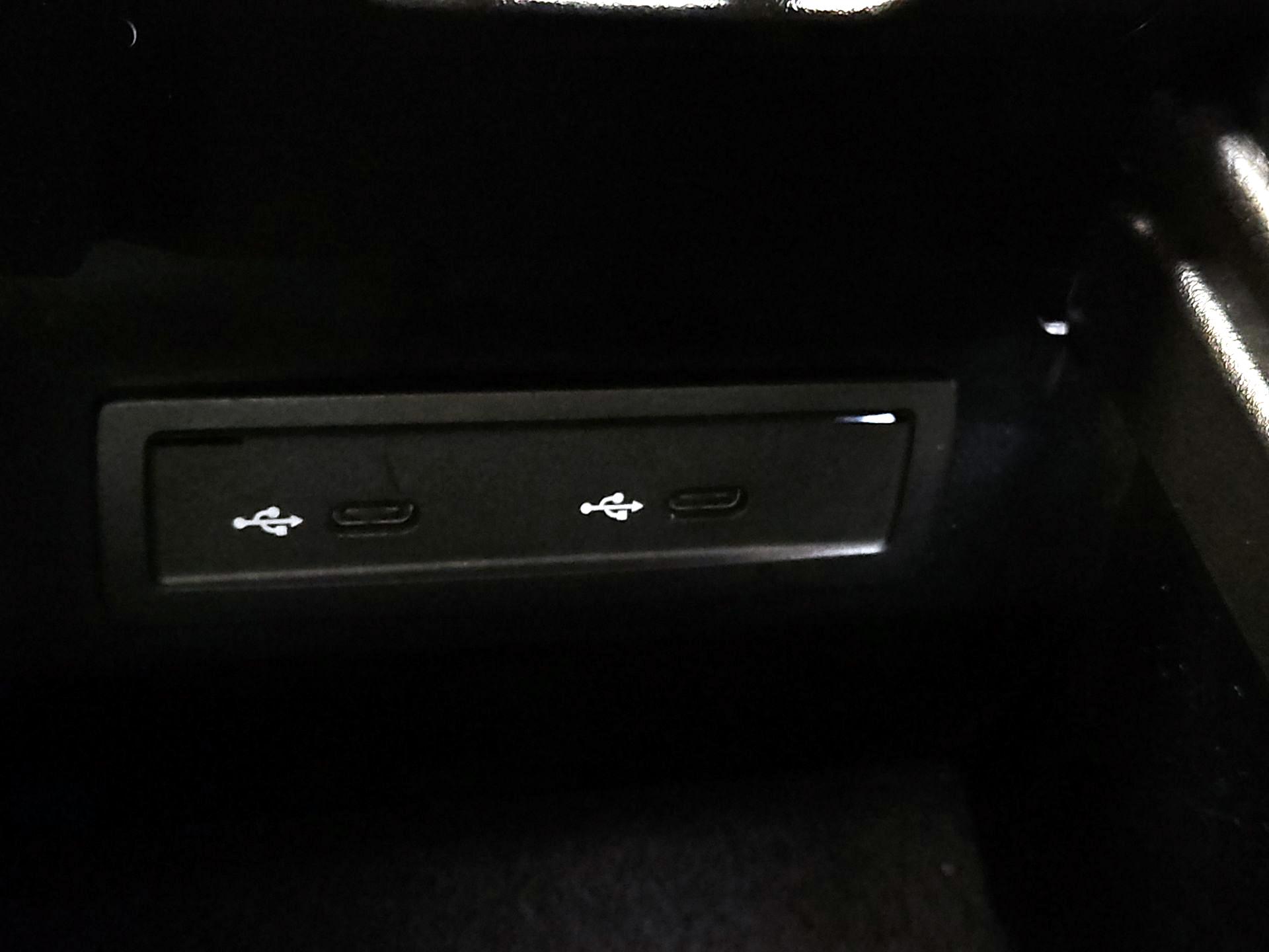 Thumbnail: 2022 Mercedes-Benz E-Class - 19