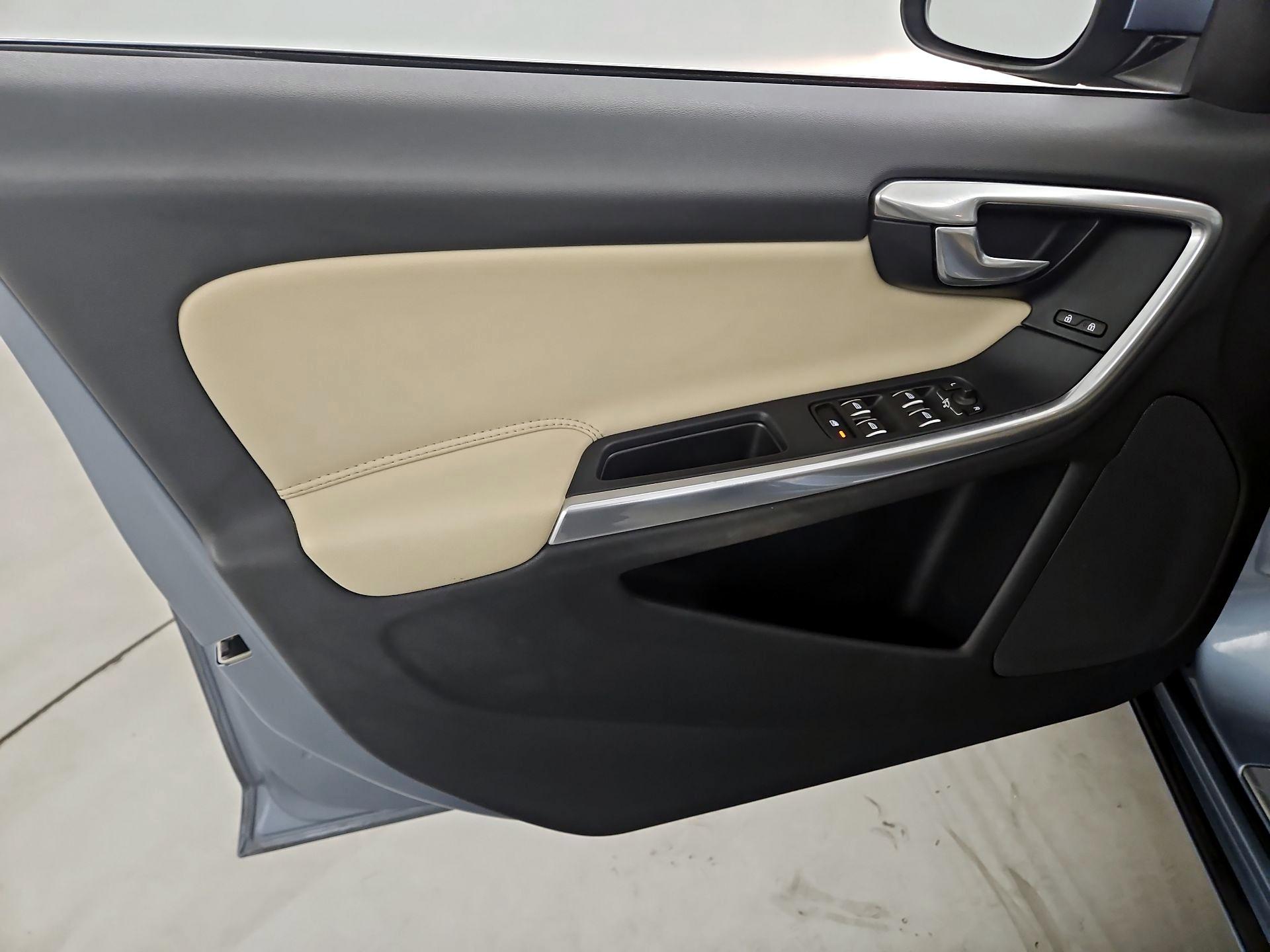 Thumbnail: 2017 Volvo S60 - 12