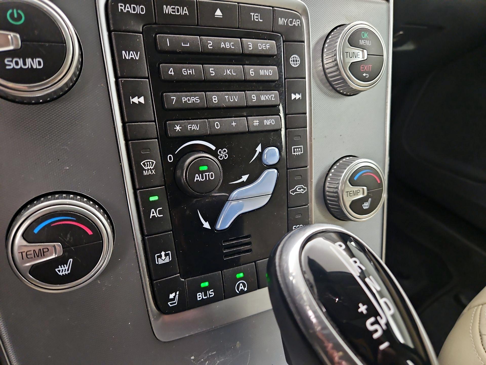 Thumbnail: 2017 Volvo S60 - 17