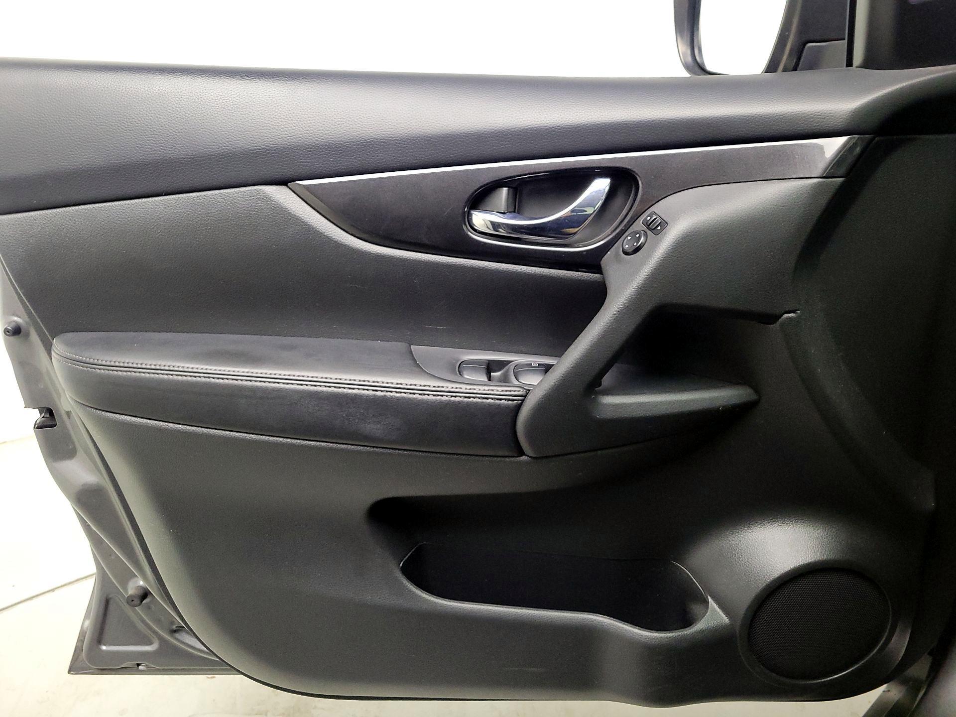 Thumbnail: 2018 Nissan Rogue - 12