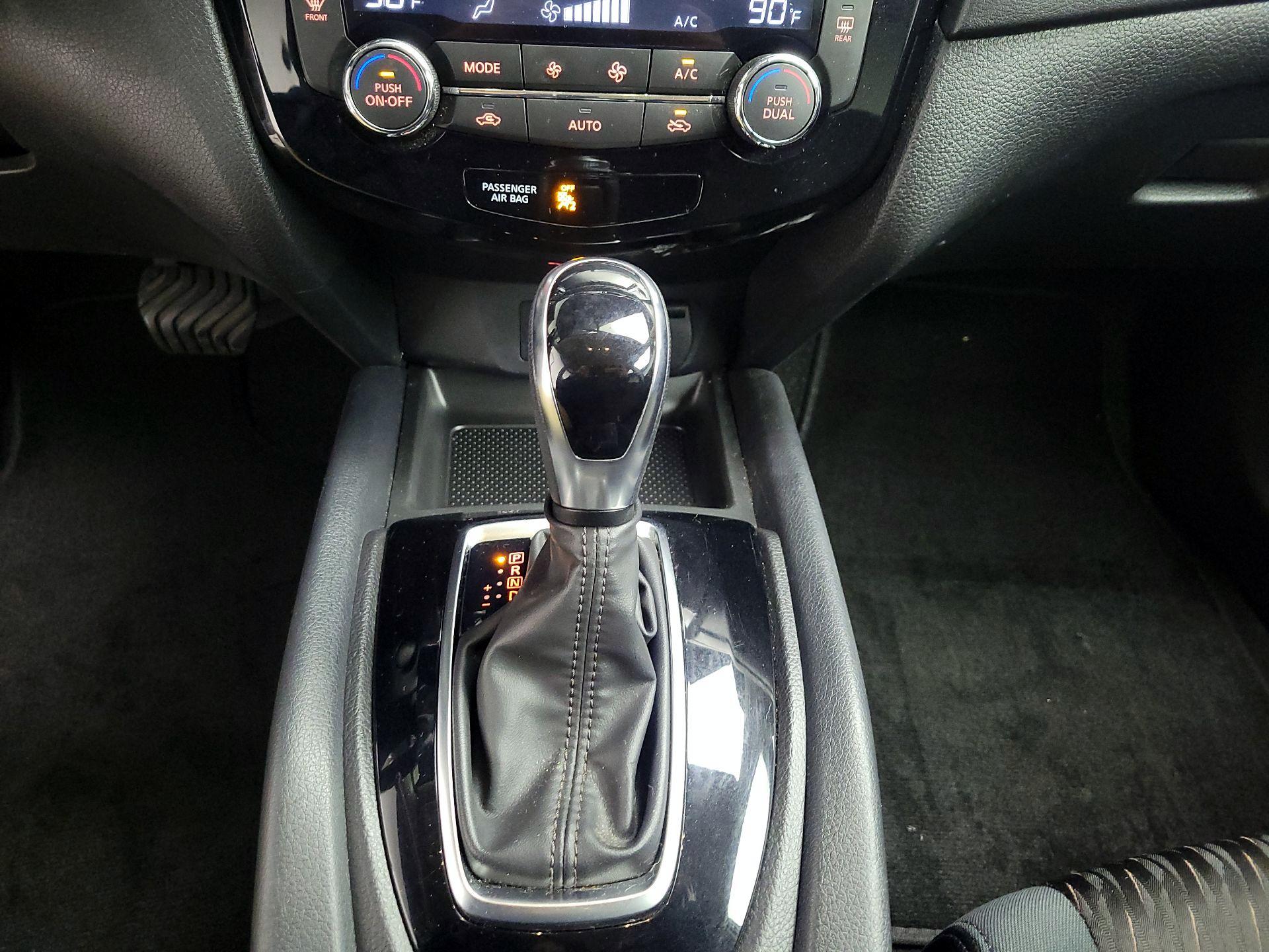 Thumbnail: 2018 Nissan Rogue - 16