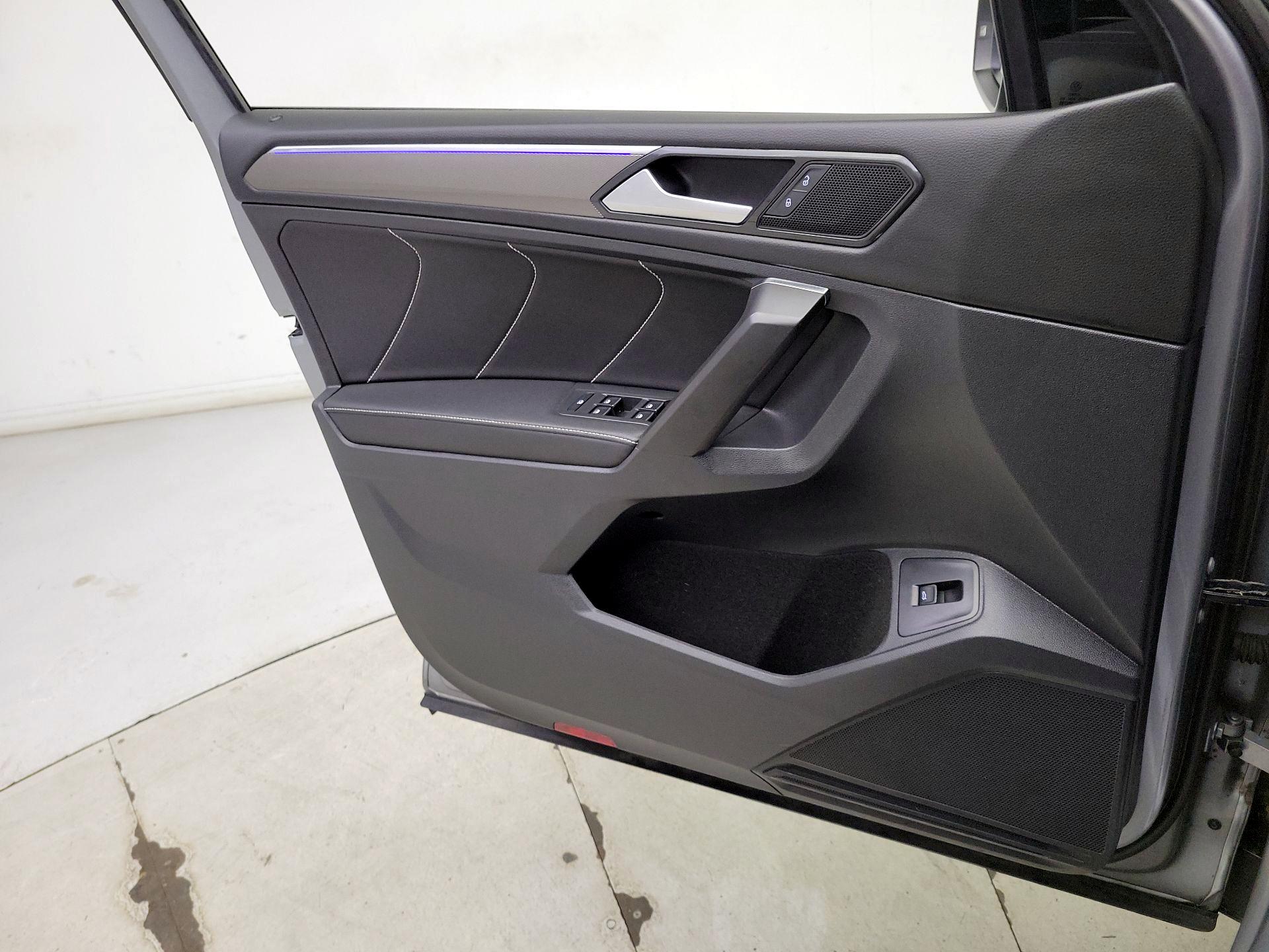 Thumbnail: 2022 Volkswagen Tiguan - 12