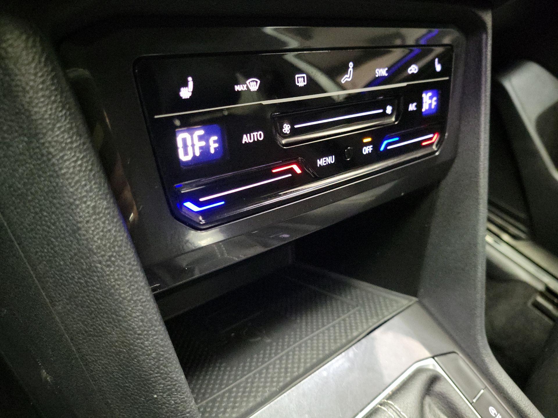 Thumbnail: 2022 Volkswagen Tiguan - 16