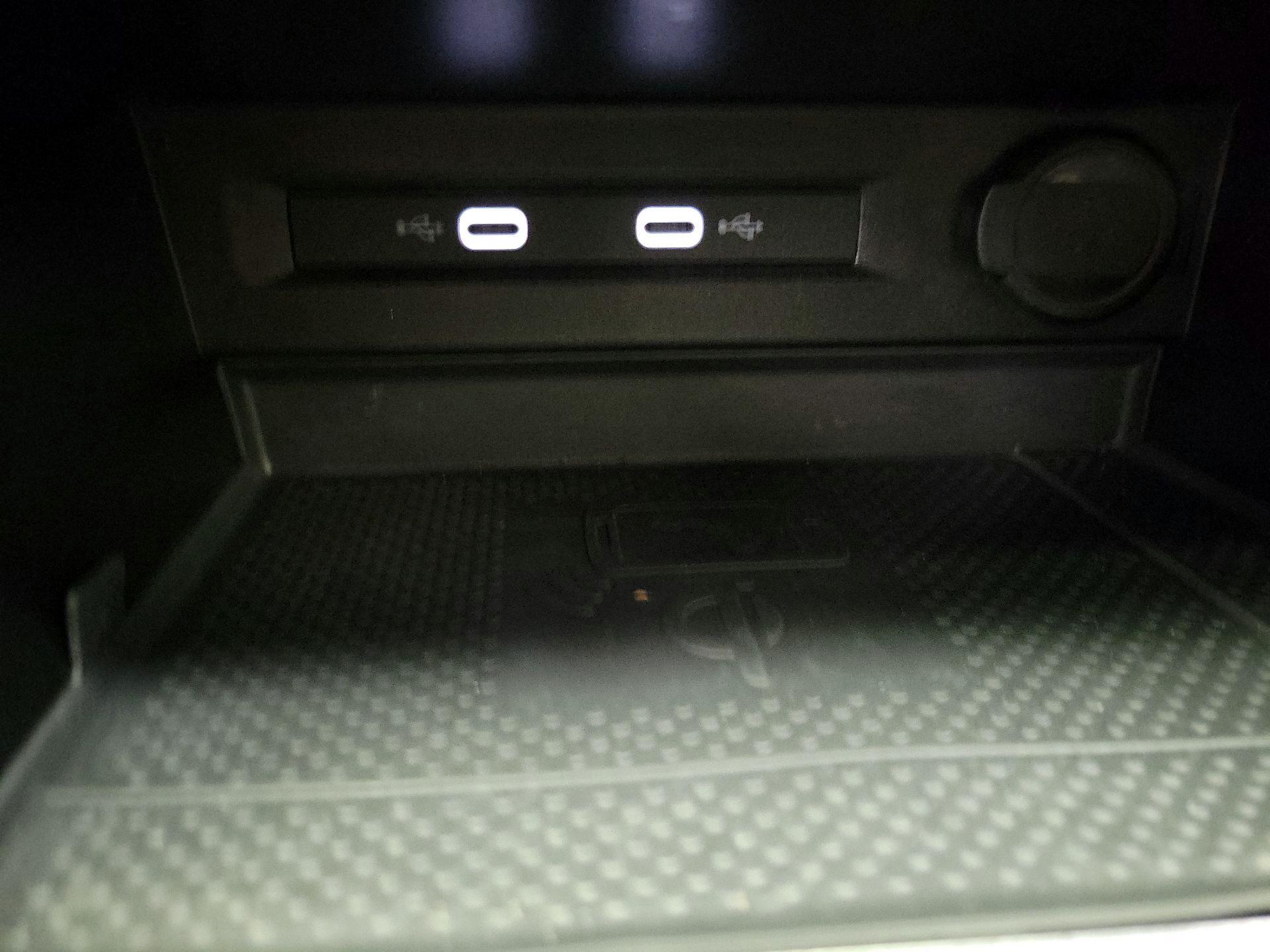 Thumbnail: 2022 Volkswagen Tiguan - 18