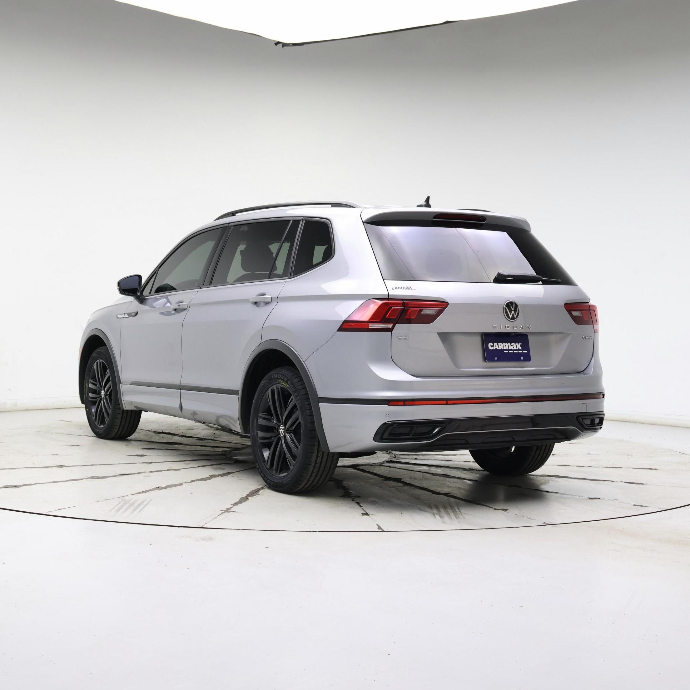 Thumbnail: 2022 Volkswagen Tiguan - 2